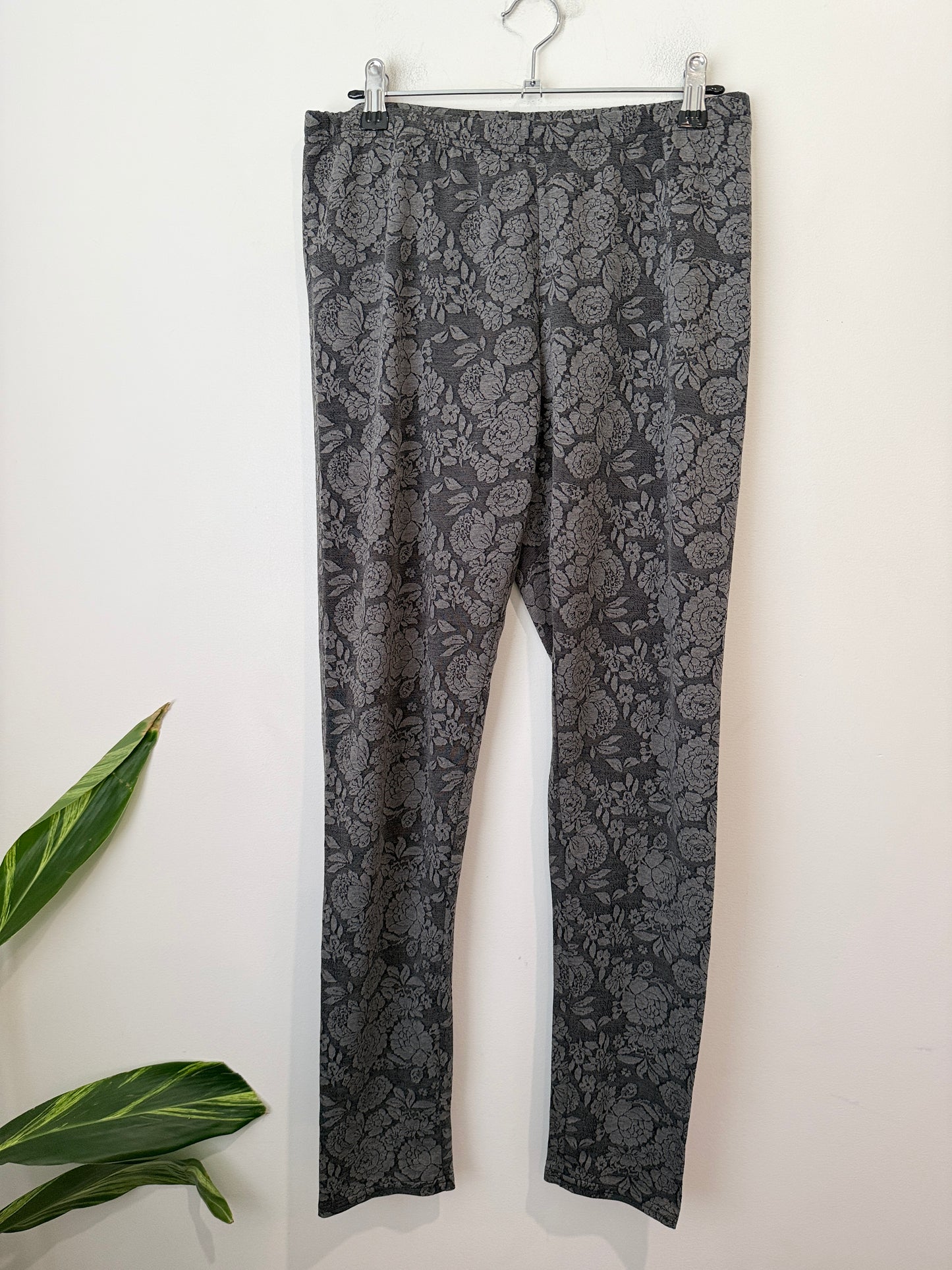 Zest Weekend! Charcoal Grey Skinny-fit Pants Size M