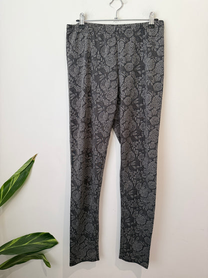 Zest Weekend! Charcoal Grey Skinny-fit Pants Size M