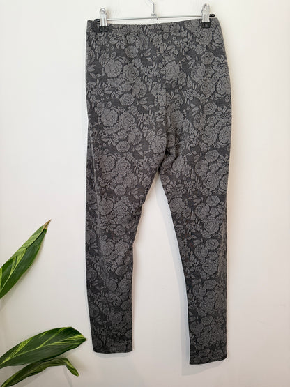 Zest Weekend! Charcoal Grey Skinny-fit Pants Size M