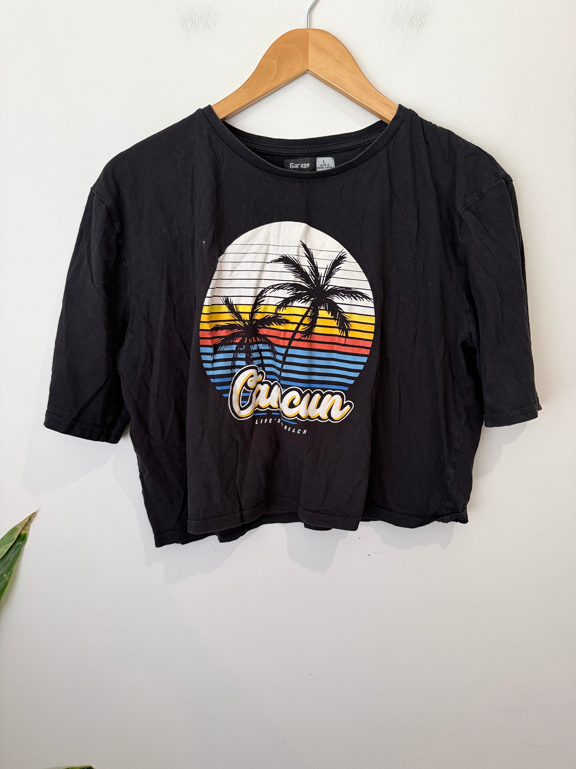 Garage Cropped Graphic T-shirt Size L
