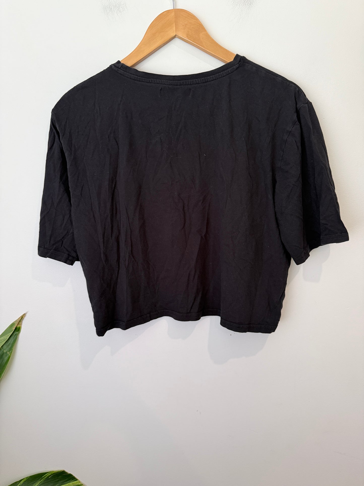 Garage Cropped Graphic T-shirt Size L