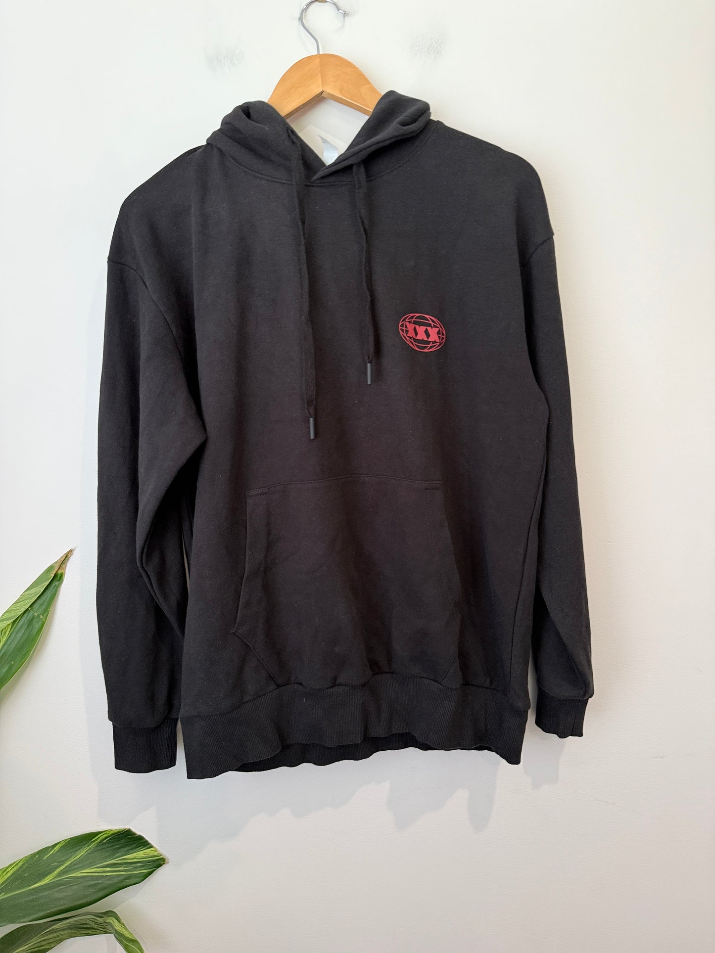 Primary Fabric Composition: Pullover Hoodie Size M