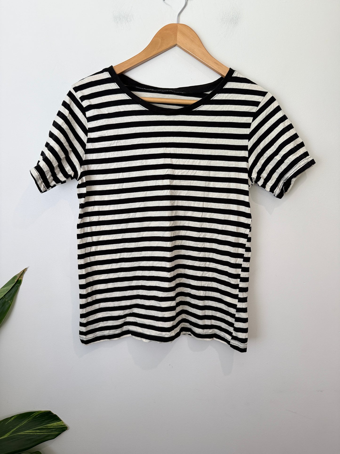 Brand Unknown Striped T-shirt Size U/Arm to U/Arm 44cm
