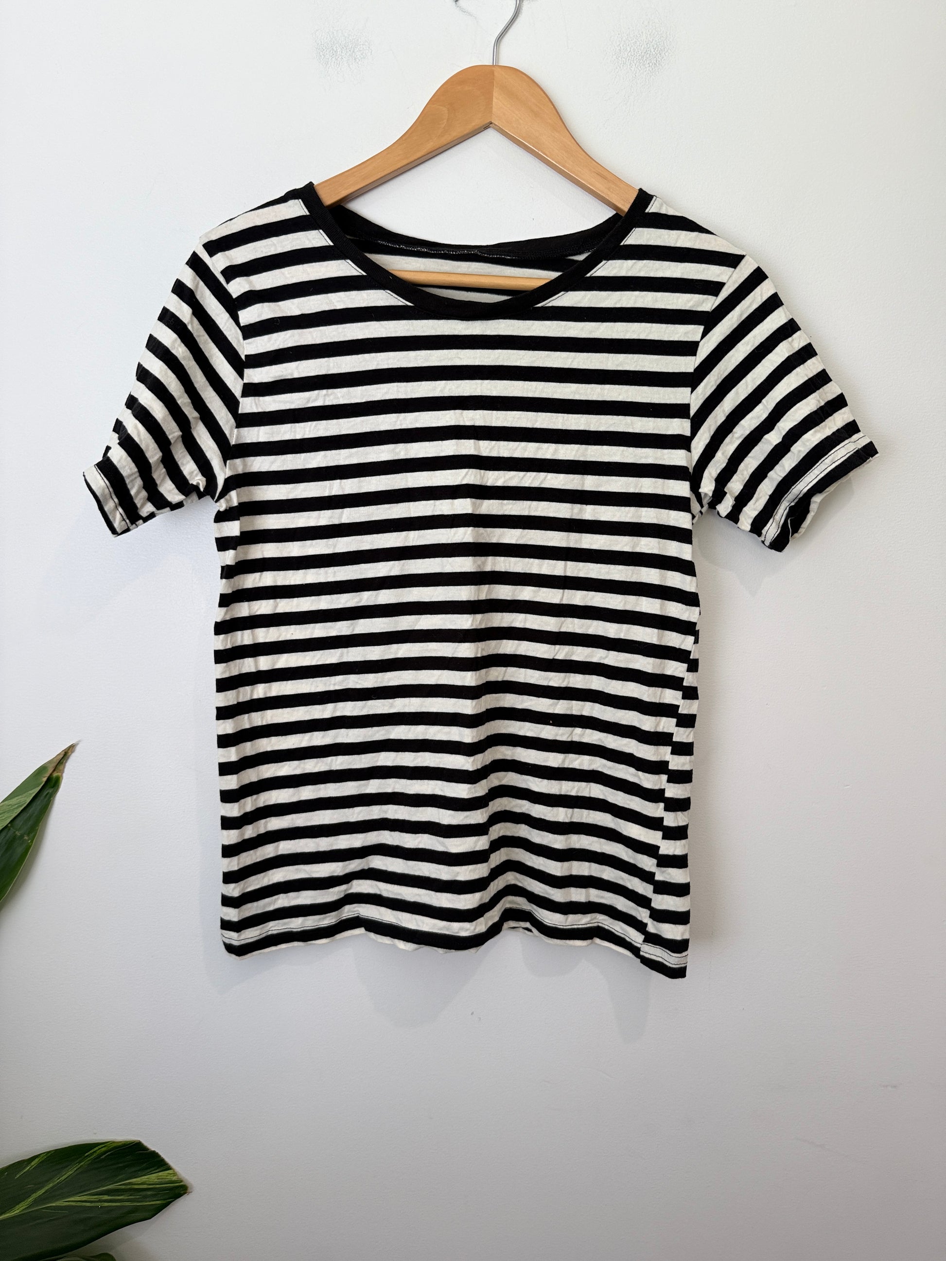 Brand Unknown Striped T-shirt Size U/Arm to U/Arm 44cm