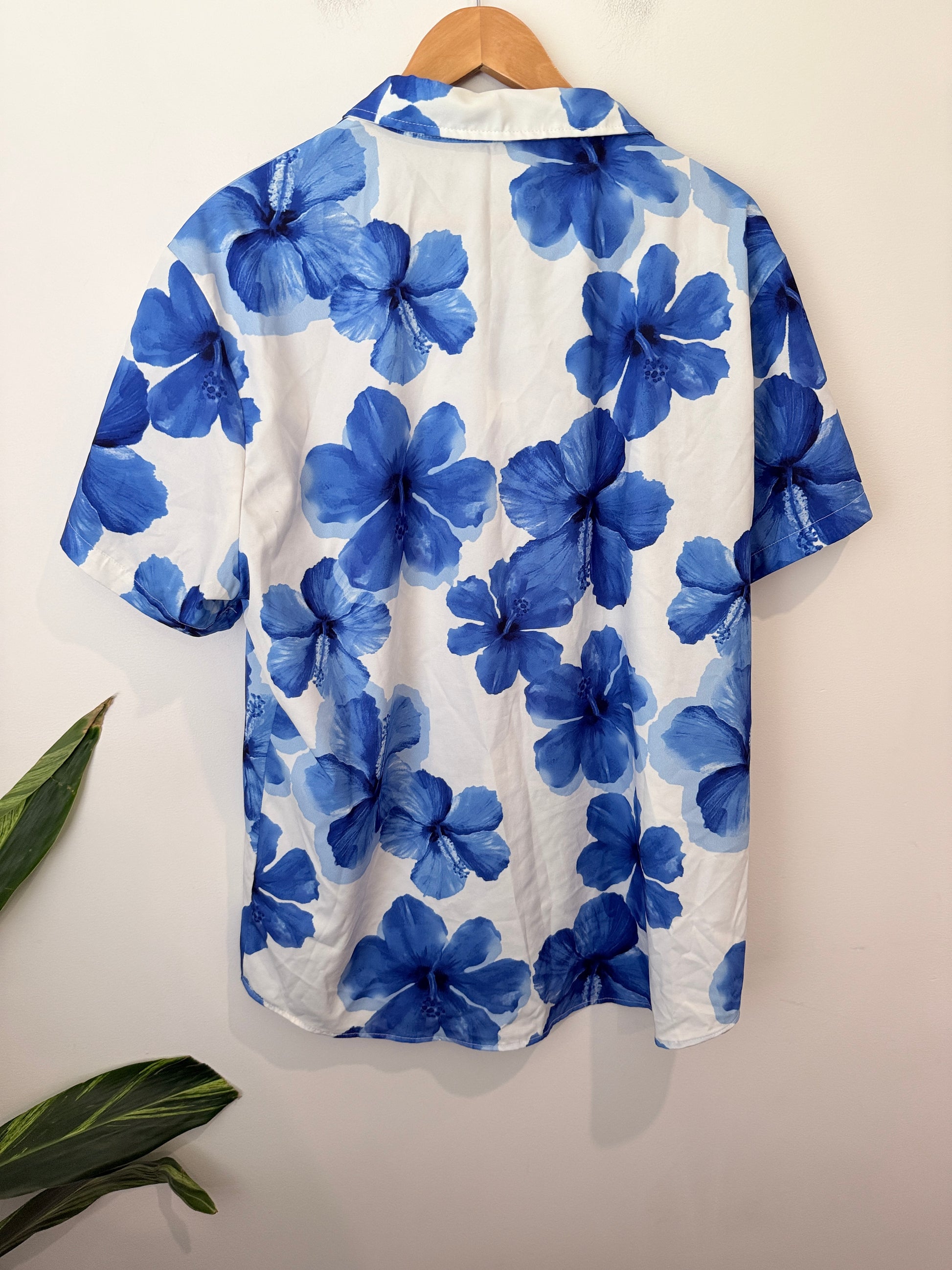 Manfinity Hawaiian Camp Shirt Size XL