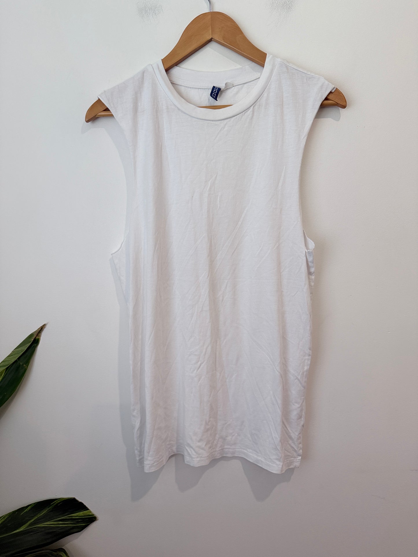 H & M Divided Muscle Tank Top Size XS