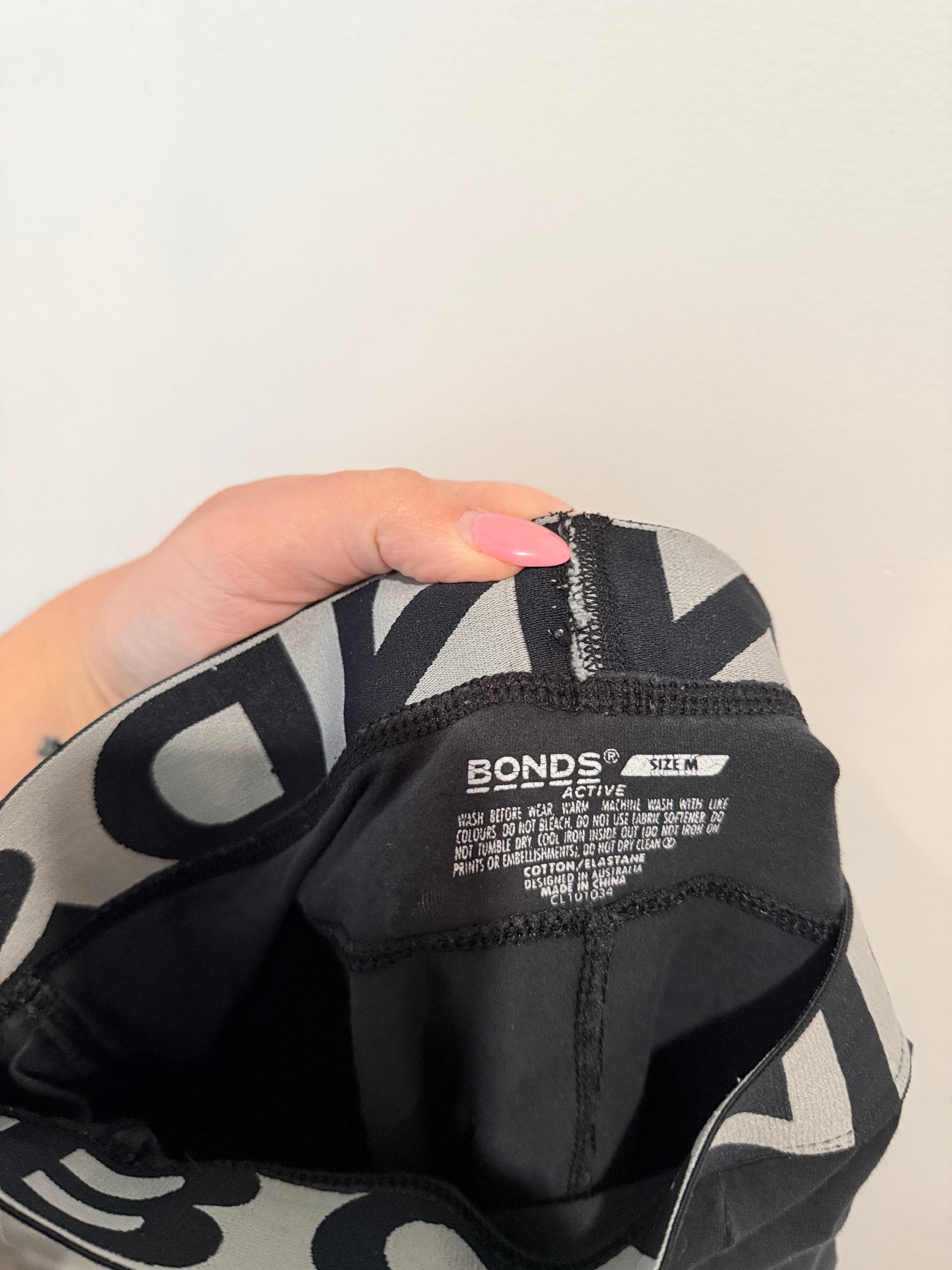 Bonds Active Capri Leggings Size M