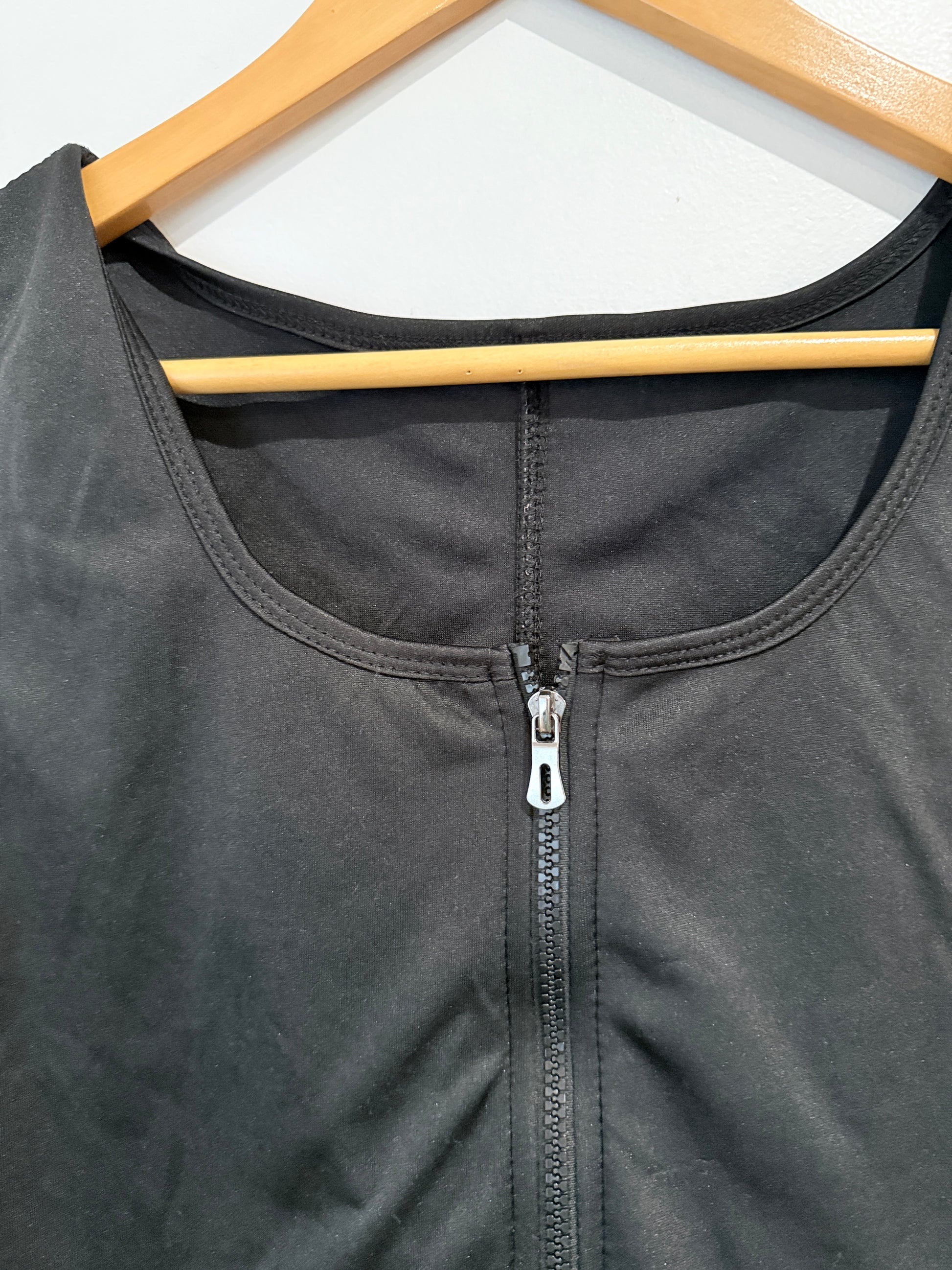 Brand Unknown Binder Tank Top Size U/Arm to U/Arm 48cm