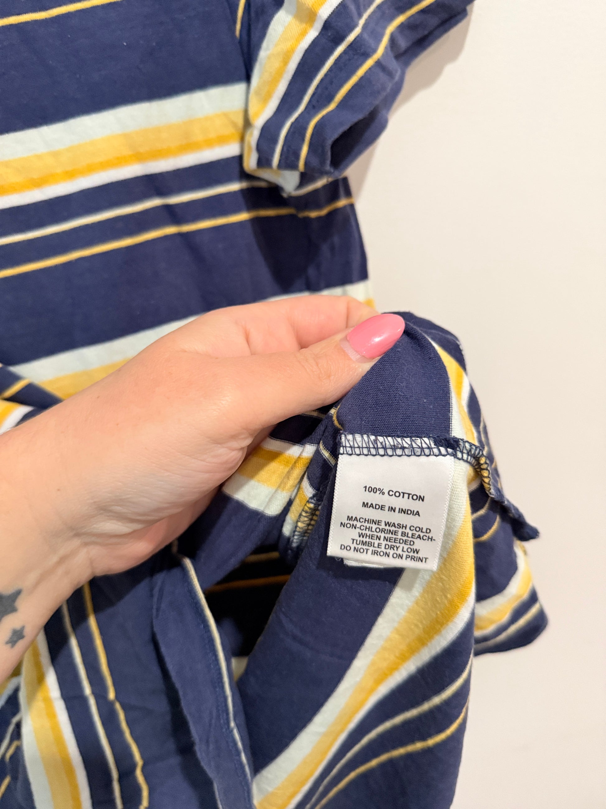 Hang Ten Fine Stripe T-shirt Size Medium