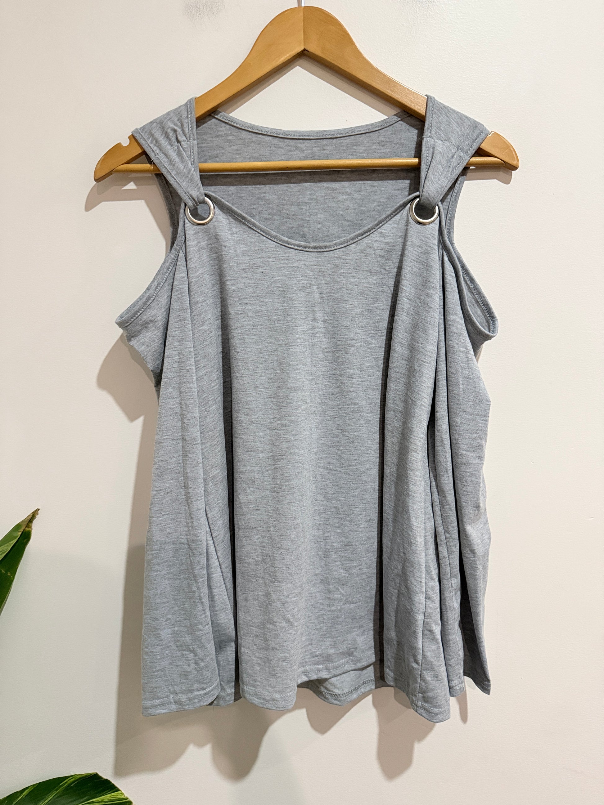 Brand Unknown Cold-shoulder Tank Top Size M | U/Arm to U/Arm 43cm