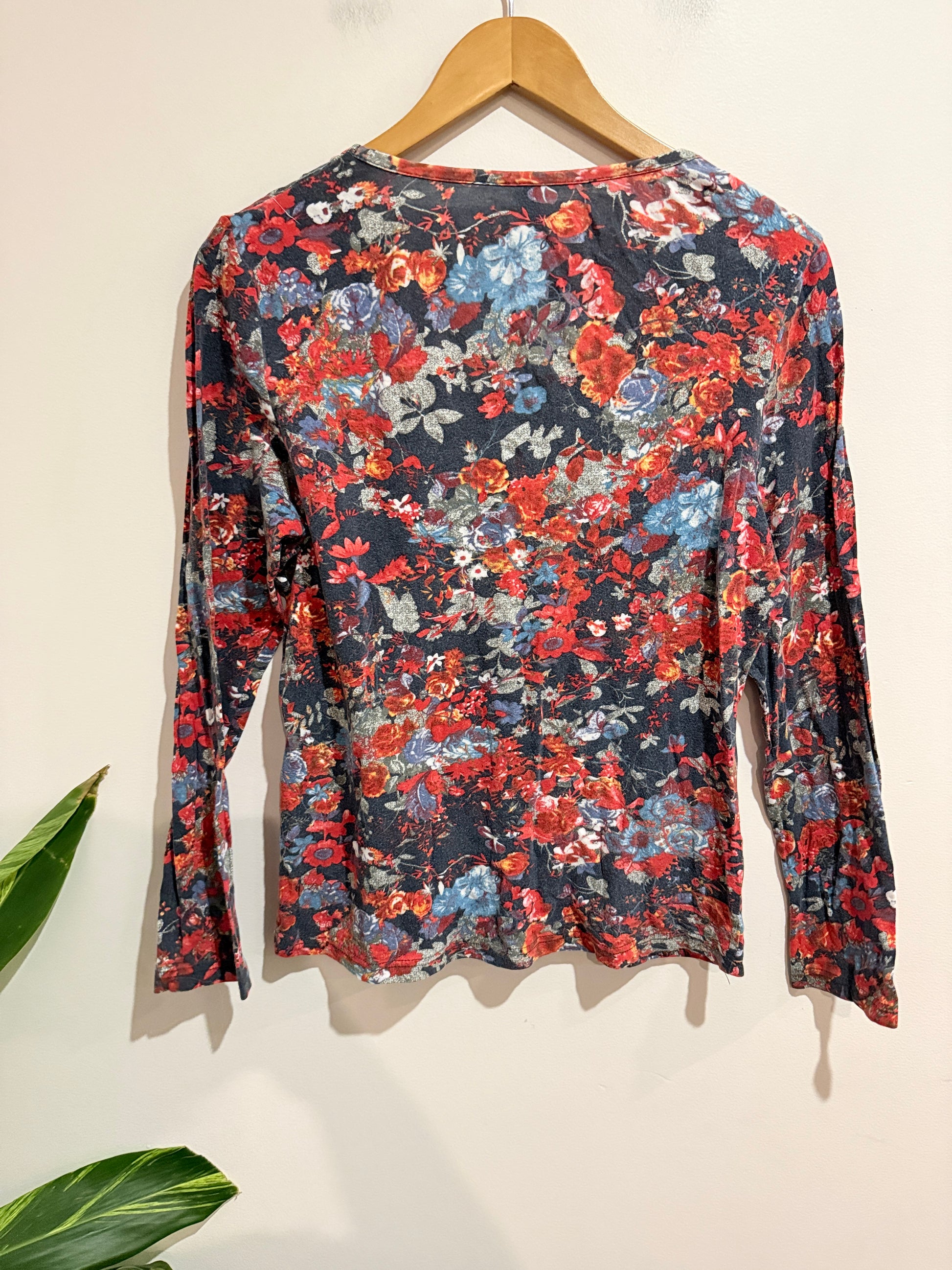 Twin Lakes Long-sleeve Floral Top Size M