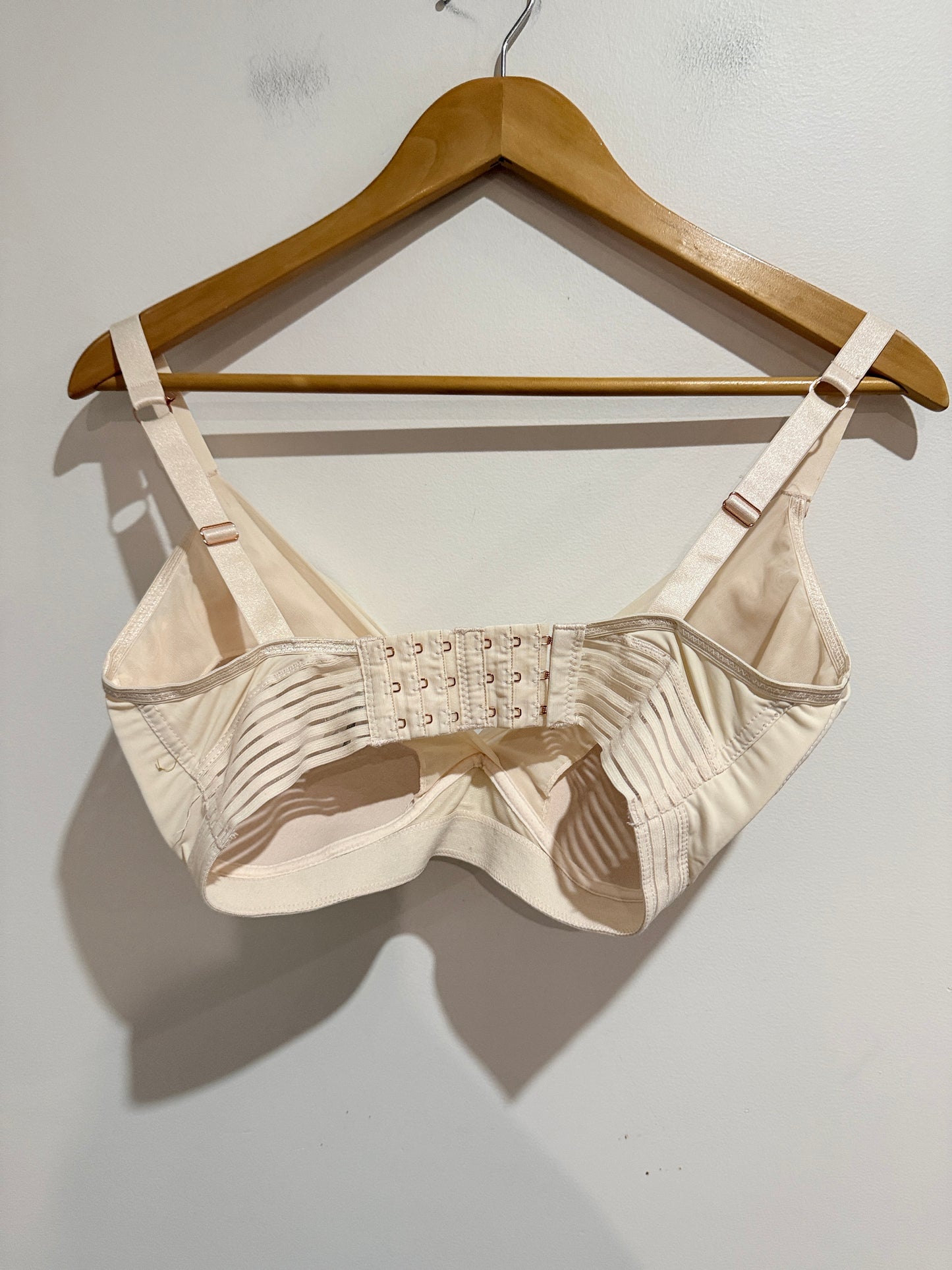Hotmilk (Designed In NZ) Wireless Bra Size 30FF