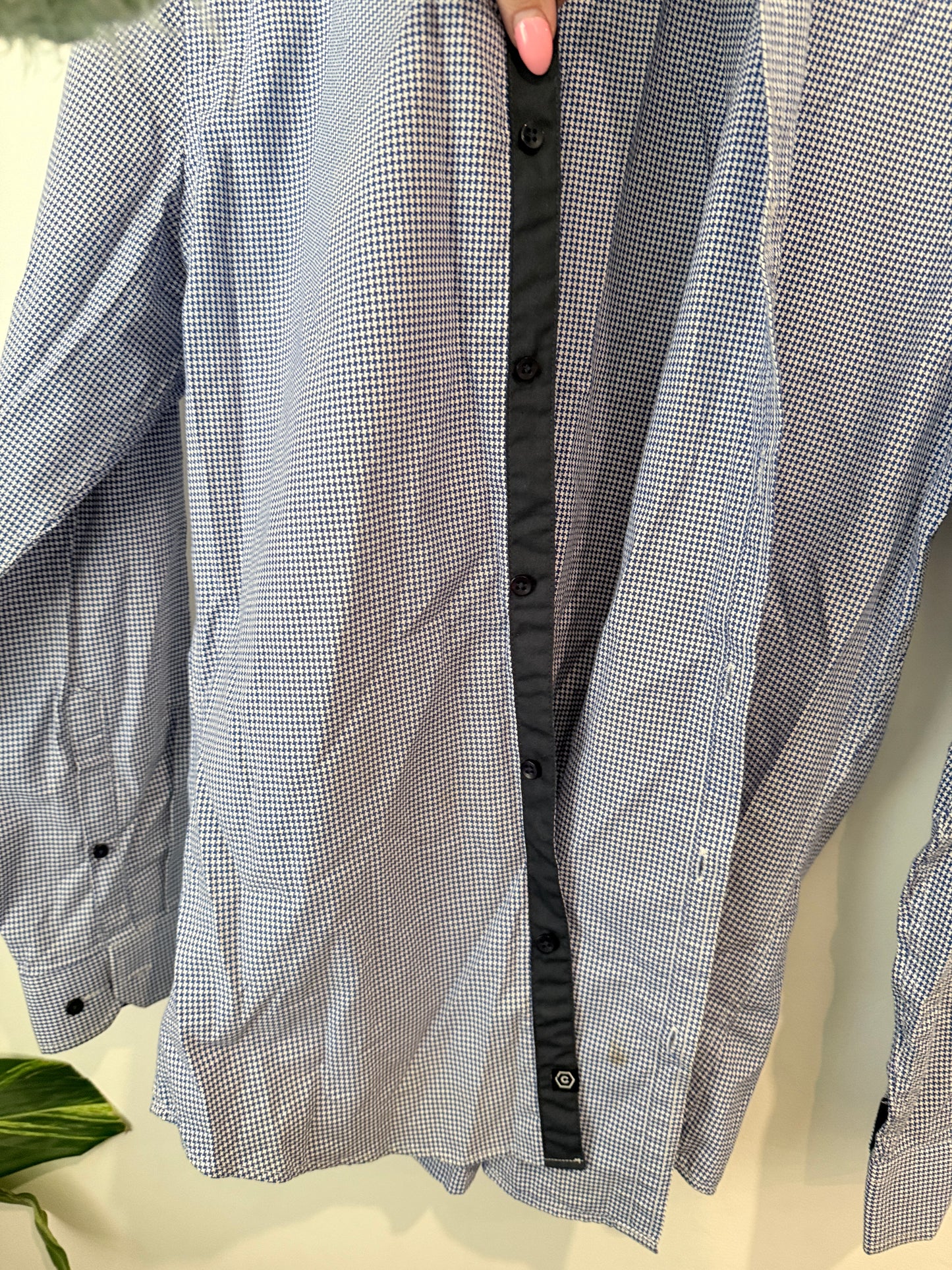 Connor Button-down Shirt Size M