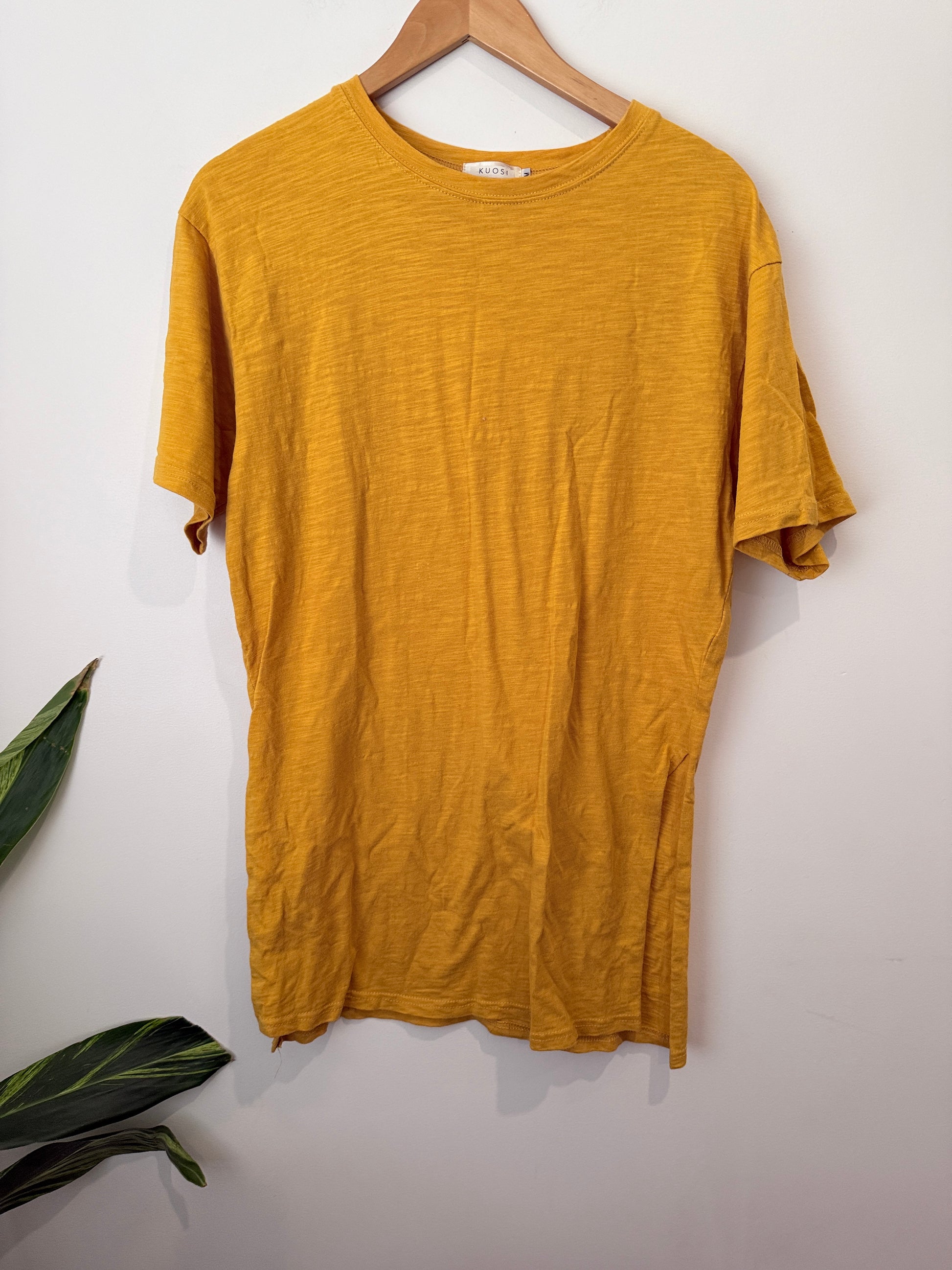 Kuosi Crewneck T-shirt Size M | U/Arm to U/Arm 51cm