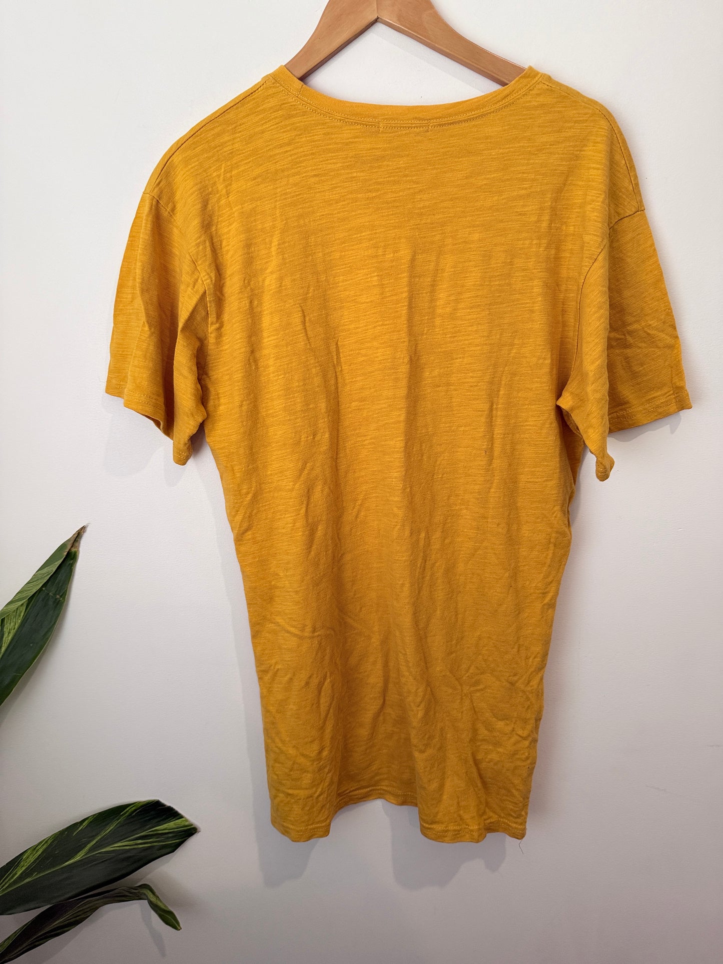Kuosi Crewneck T-shirt Size M | U/Arm to U/Arm 51cm