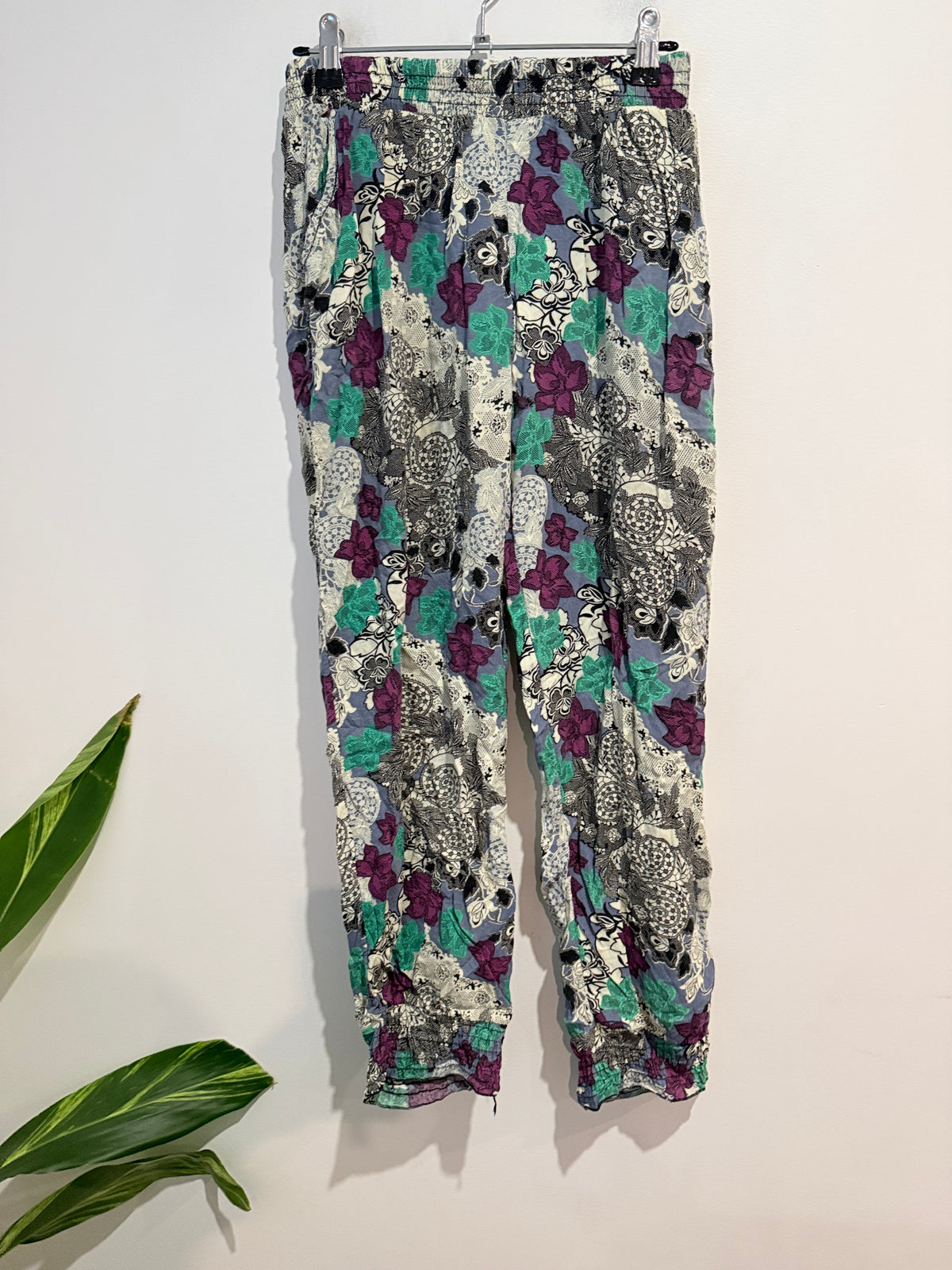 Brand Unknown Parachute Pants Size U/Arm to U/Arm 66cm