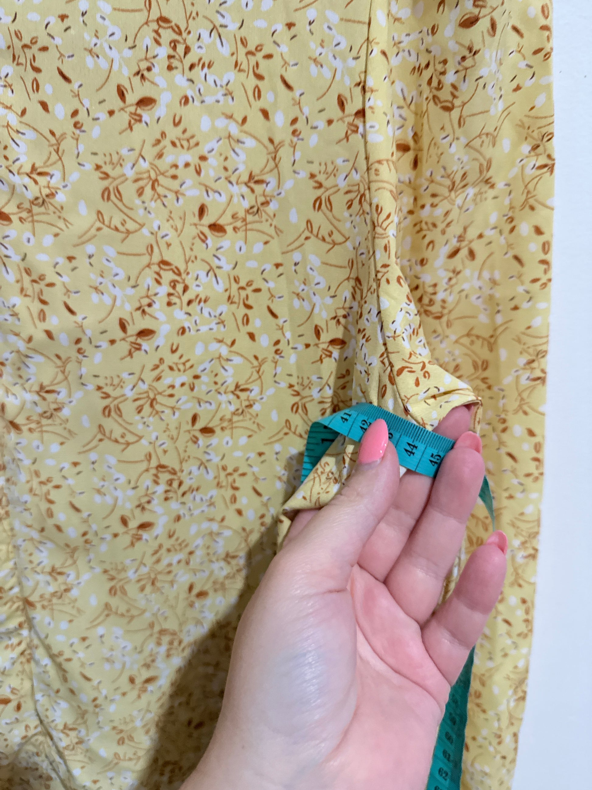 Caihong Ditsy Pattern Floral Dress Size U/Arm to U/Arm 45cm