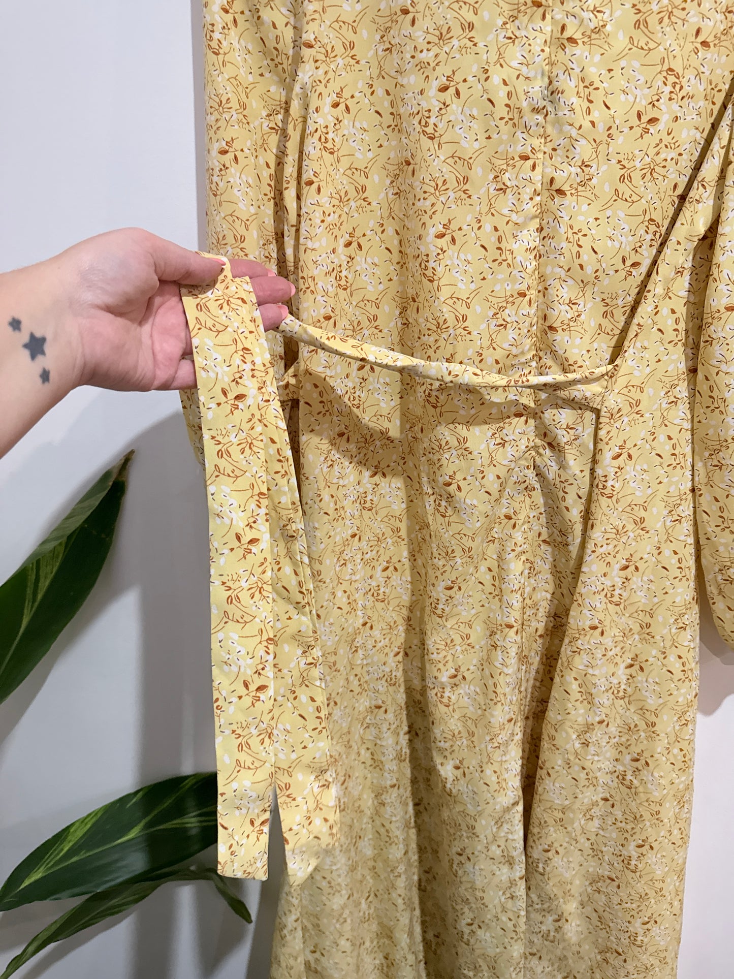 Caihong Ditsy Pattern Floral Dress Size U/Arm to U/Arm 45cm