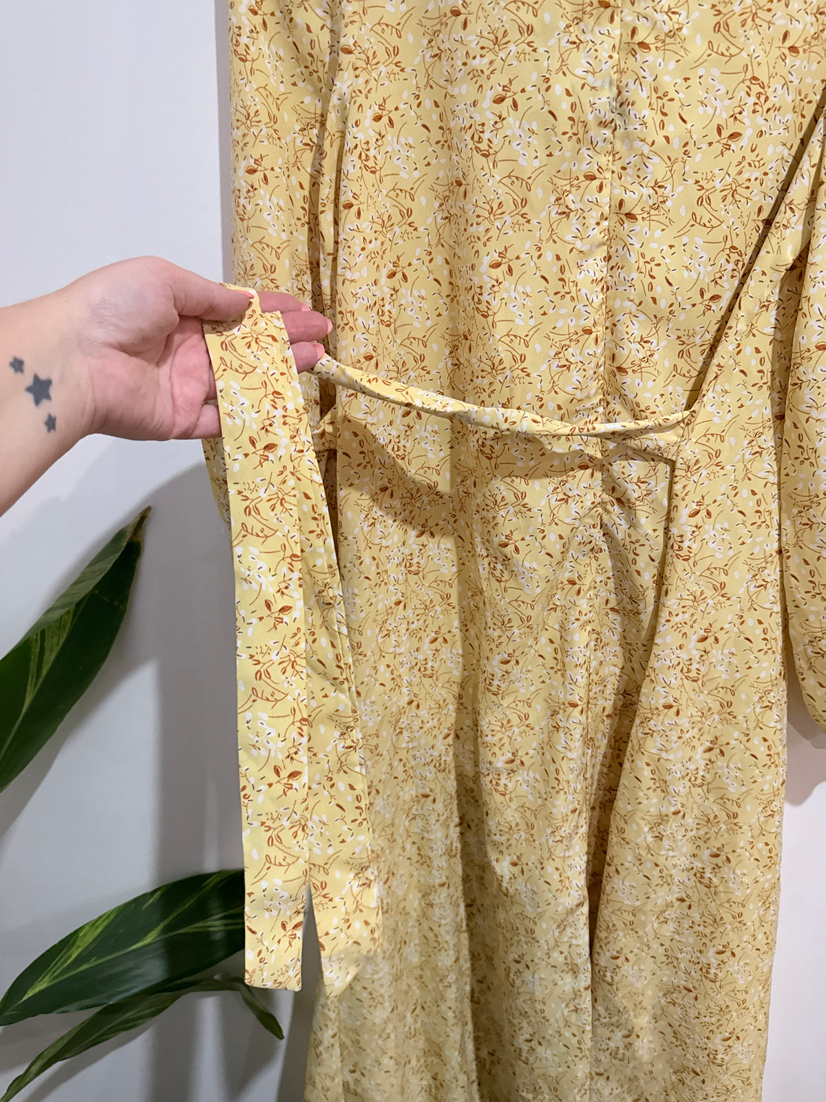 Caihong Ditsy Pattern Floral Dress Size U/Arm to U/Arm 45cm