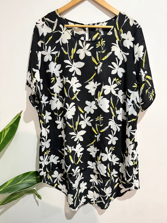 Isobelle Floral Tunic Top Size 20