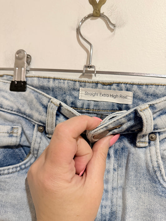 Brand Unknown High-waisted Mom Jeans Size Waist 70cm