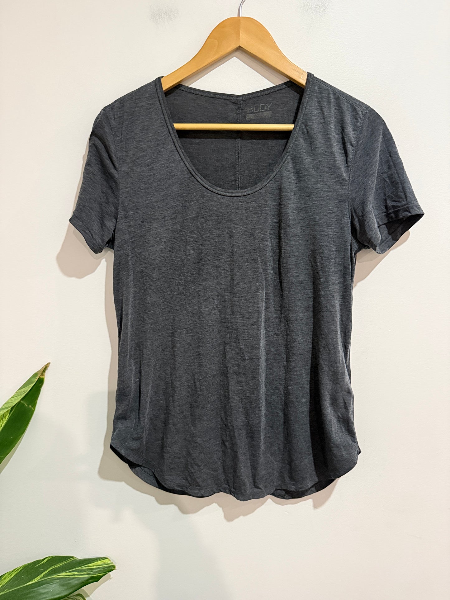 Cotton:on Body Scoop-neck T-shirt Size U/Arm to U/Arm 48cm