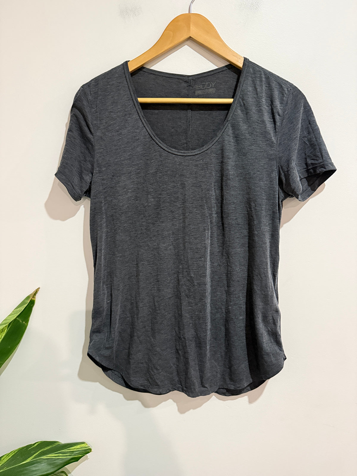 Cotton:on Body Scoop-neck T-shirt Size U/Arm to U/Arm 48cm