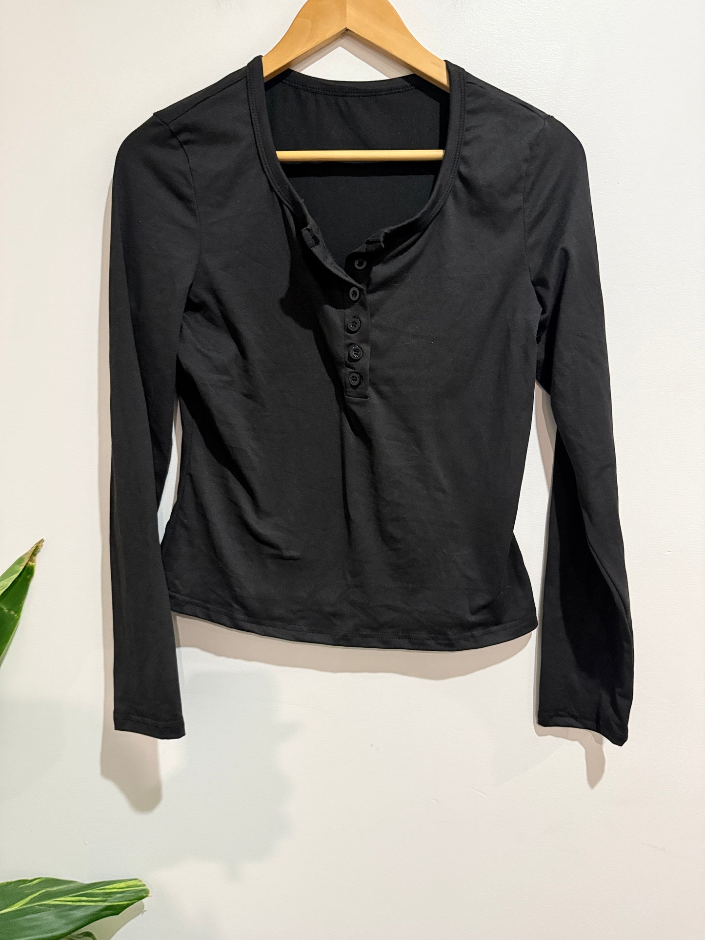 Brand Unknown Henley Top Size L | U/Arm to U/Arm 45cm