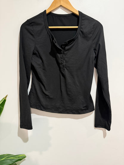 Brand Unknown Henley Top Size L | U/Arm to U/Arm 45cm