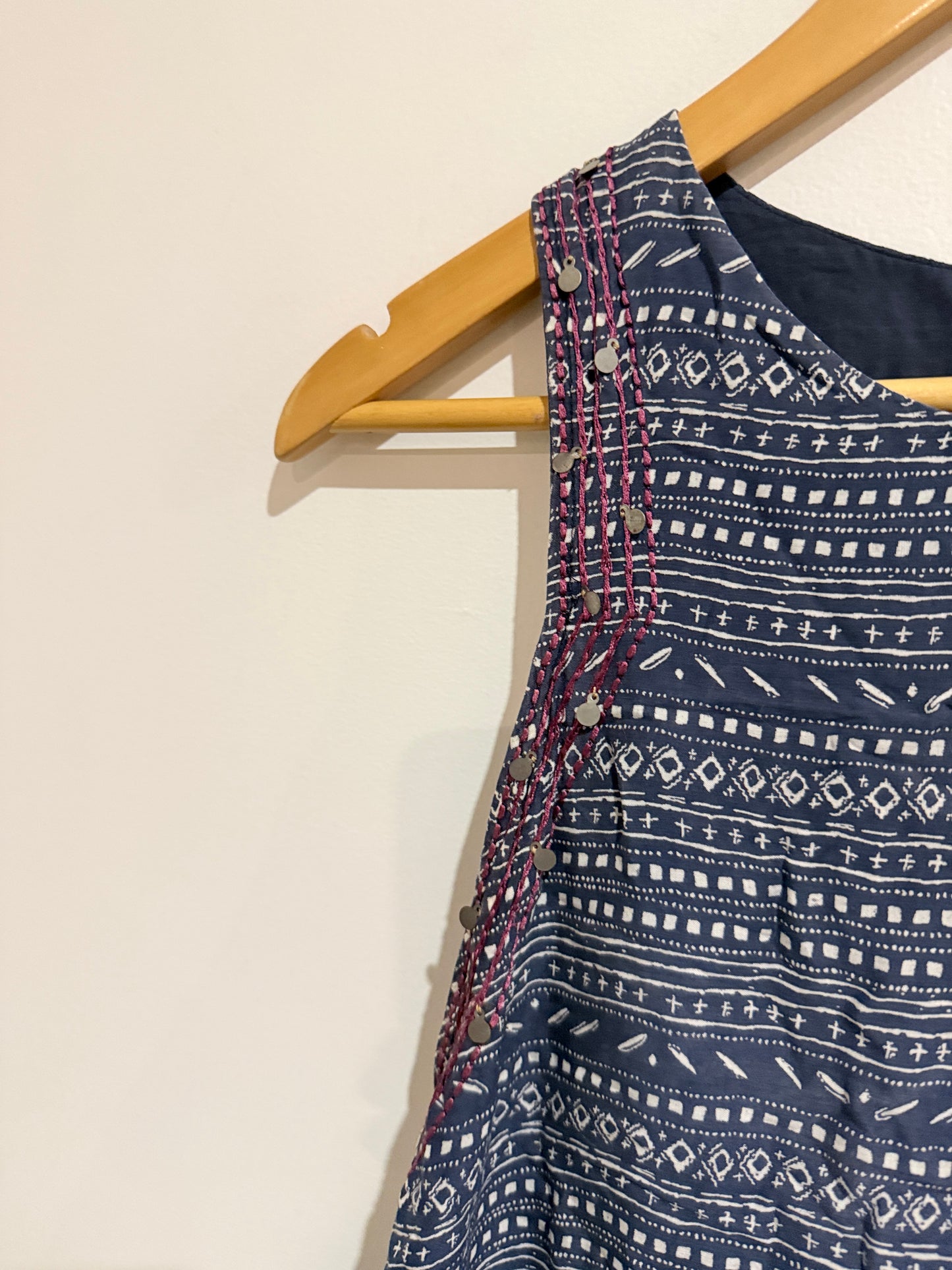 Sleeveless Shift Dress Size U/Arm to U/Arm 48cm