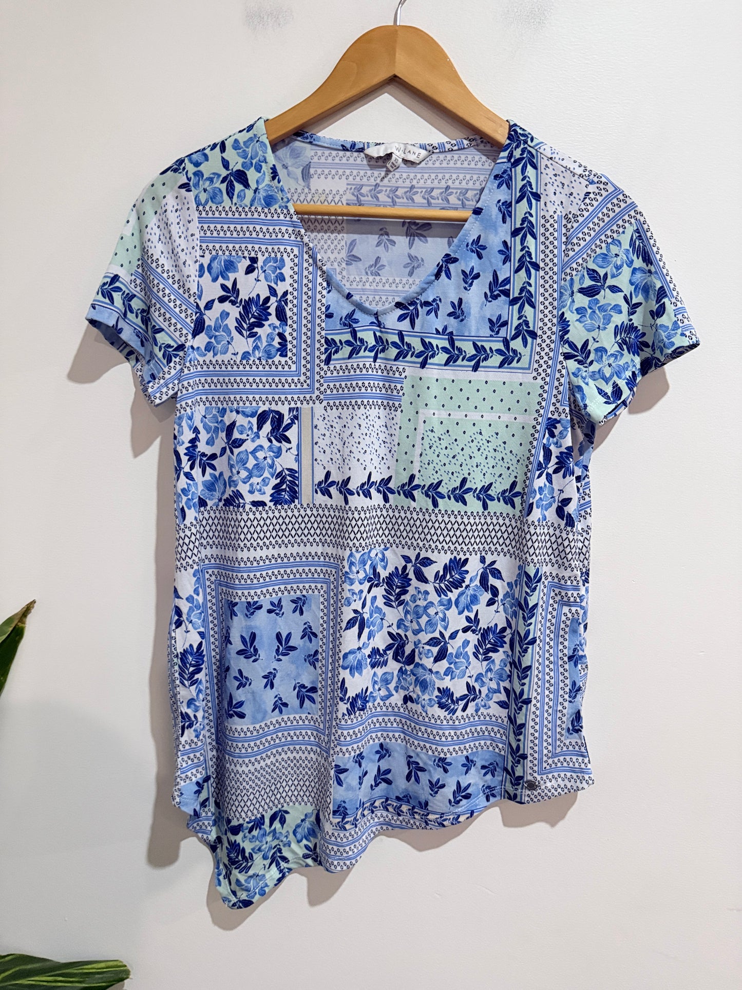 W.lane Floral Pattern Shirt Size XS