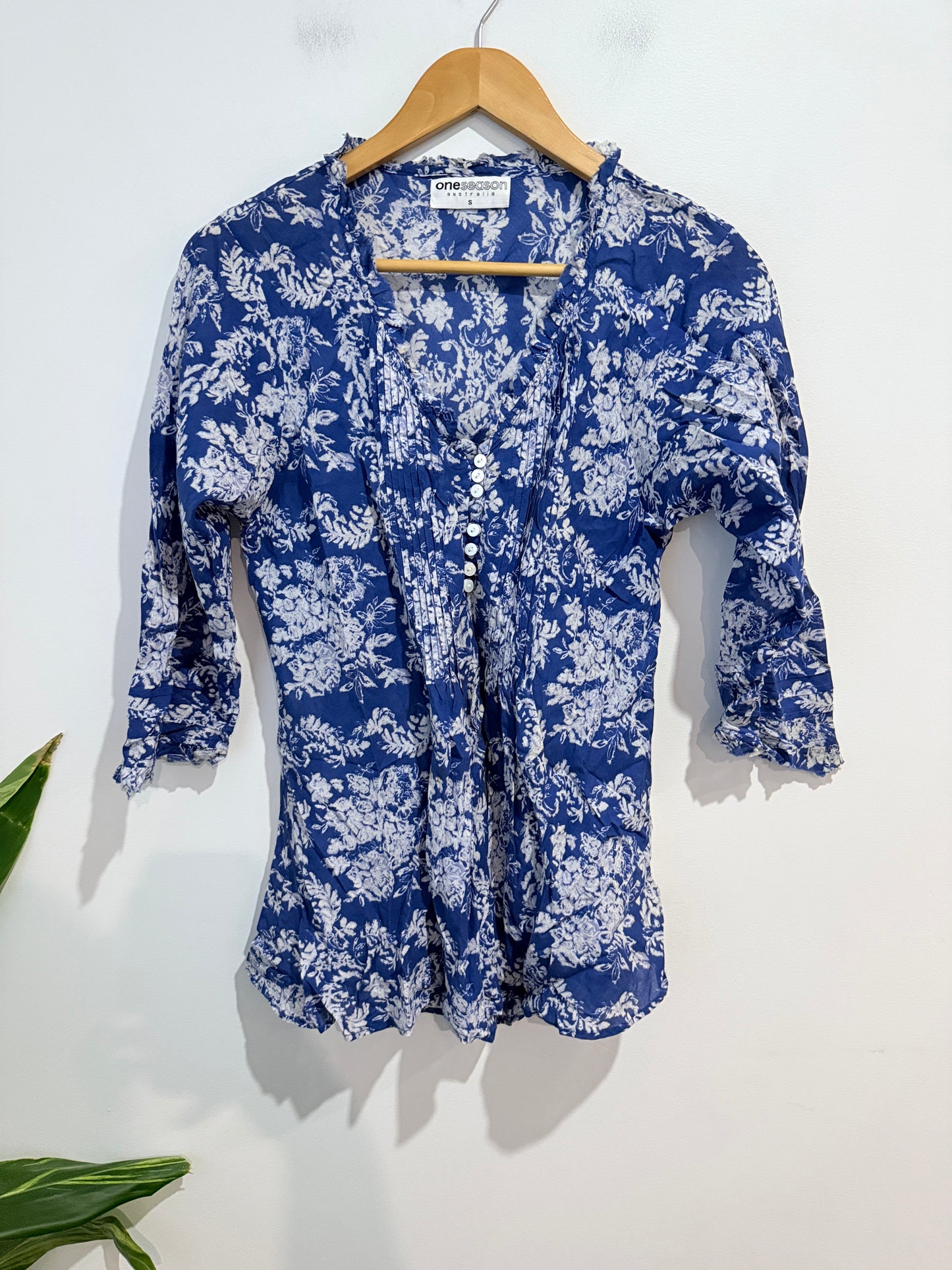 One Season Floral Tunic Top Size S