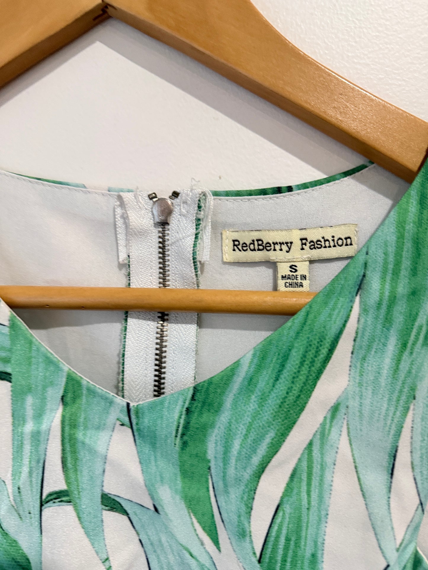 Redberry Fashion Tropical Print Crop Top Size S