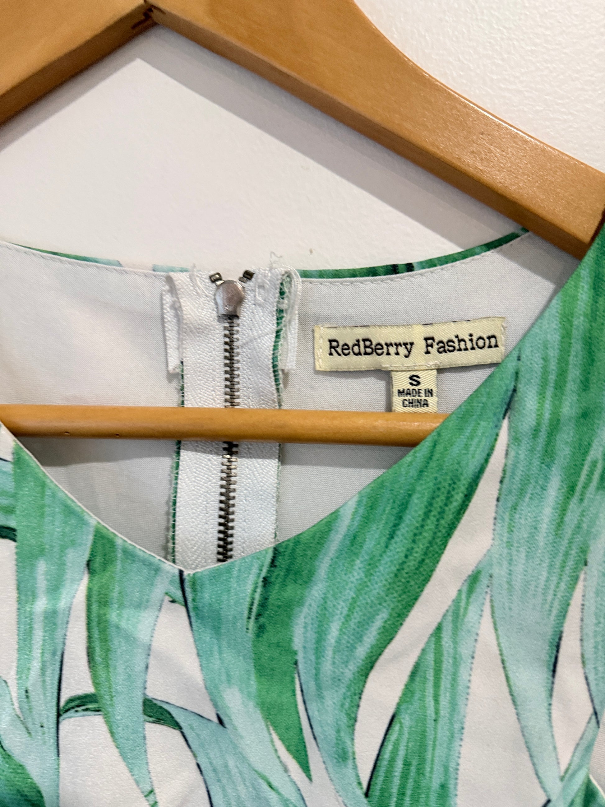 Redberry Fashion Tropical Print Crop Top Size S