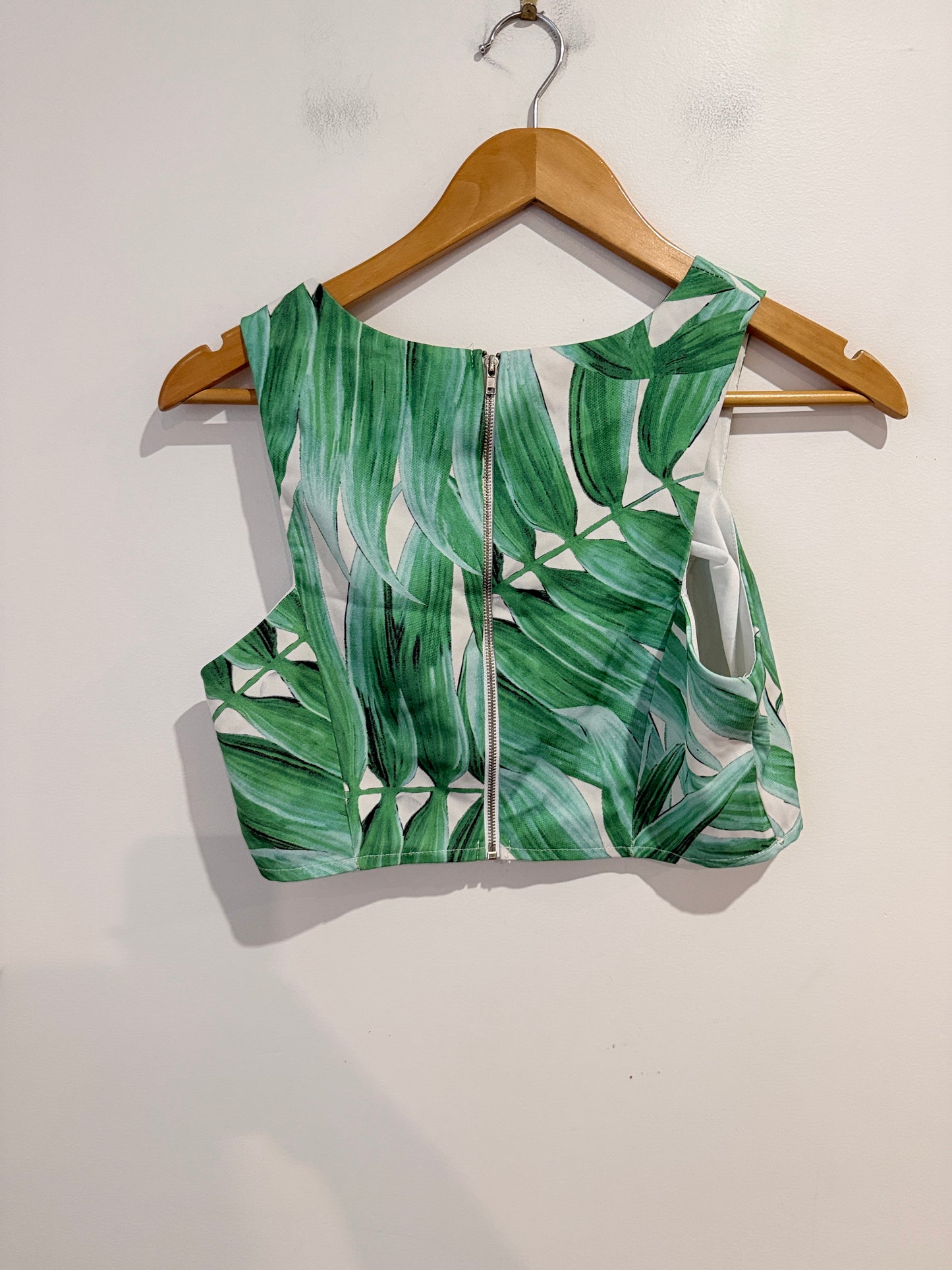 Redberry Fashion Tropical Print Crop Top Size S