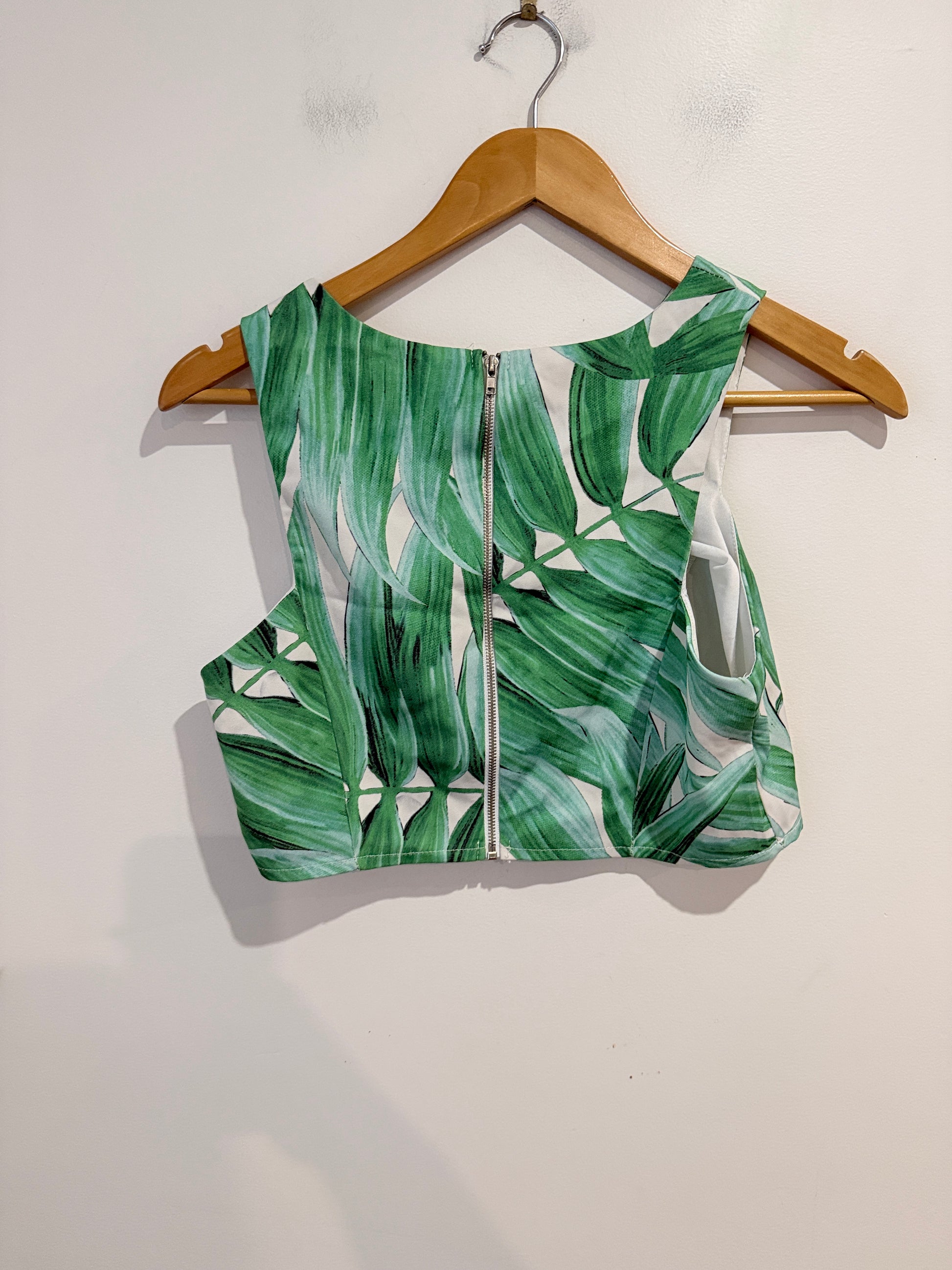Redberry Fashion Tropical Print Crop Top Size S