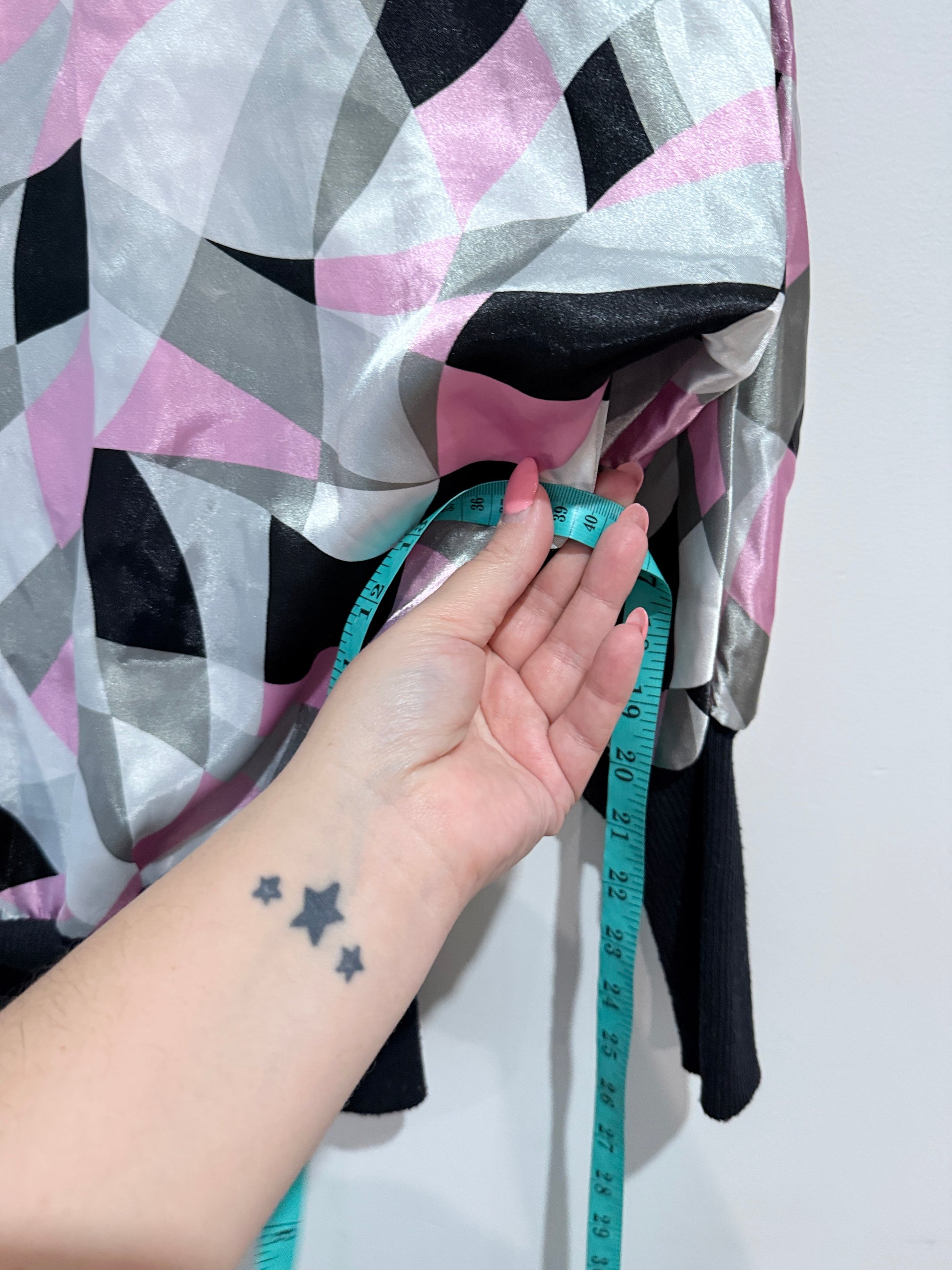 Brand Unknown Geometric Knit Sweater Size U/Arm to U/Arm 40cm