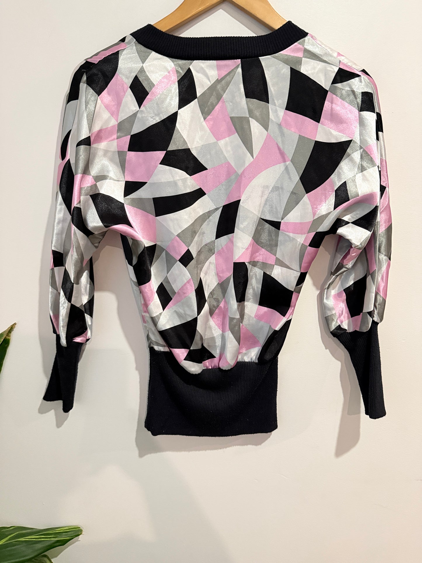 Brand Unknown Geometric Knit Sweater Size U/Arm to U/Arm 40cm