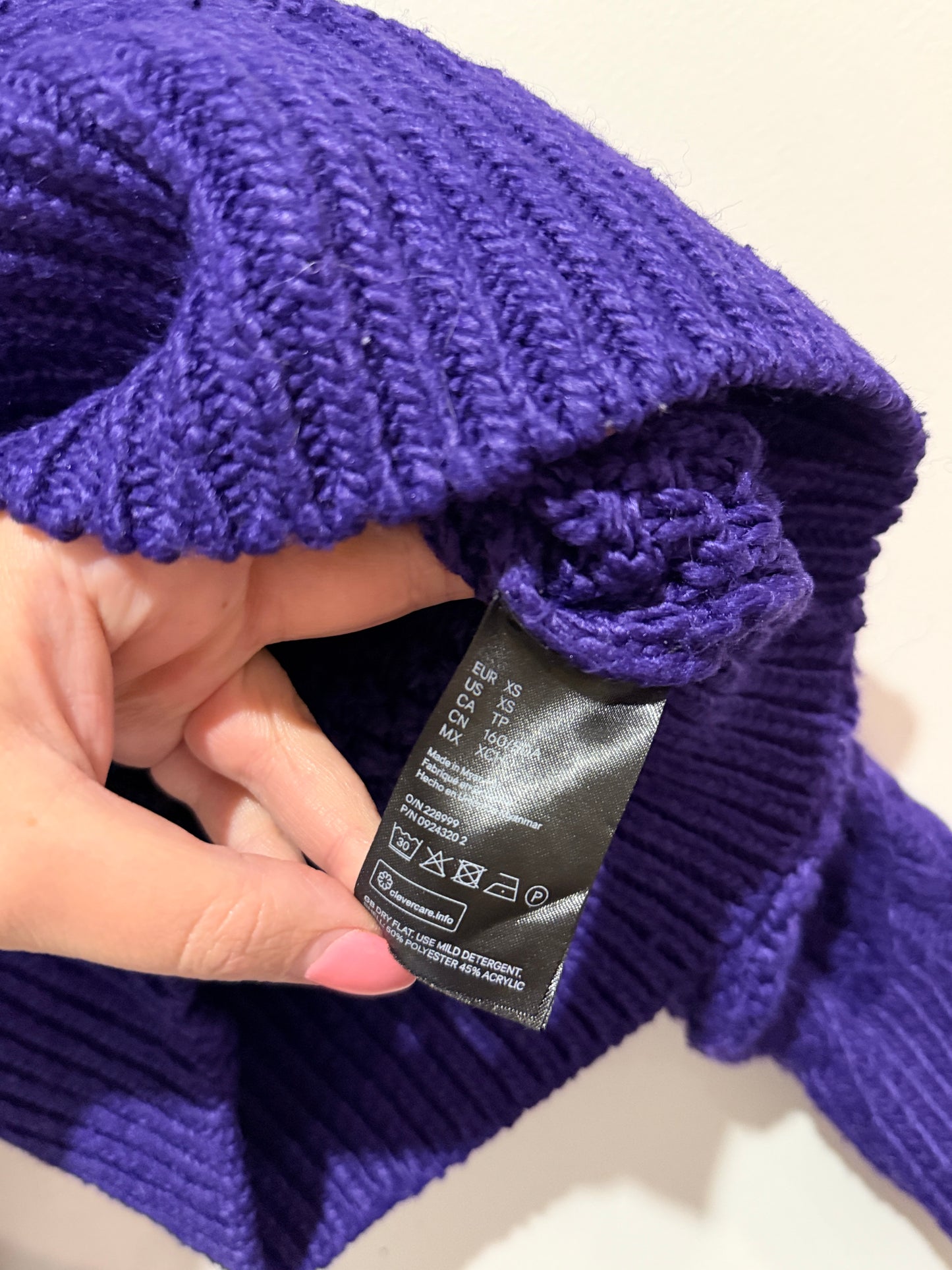 H & M Cable Knit Sweater Size XS