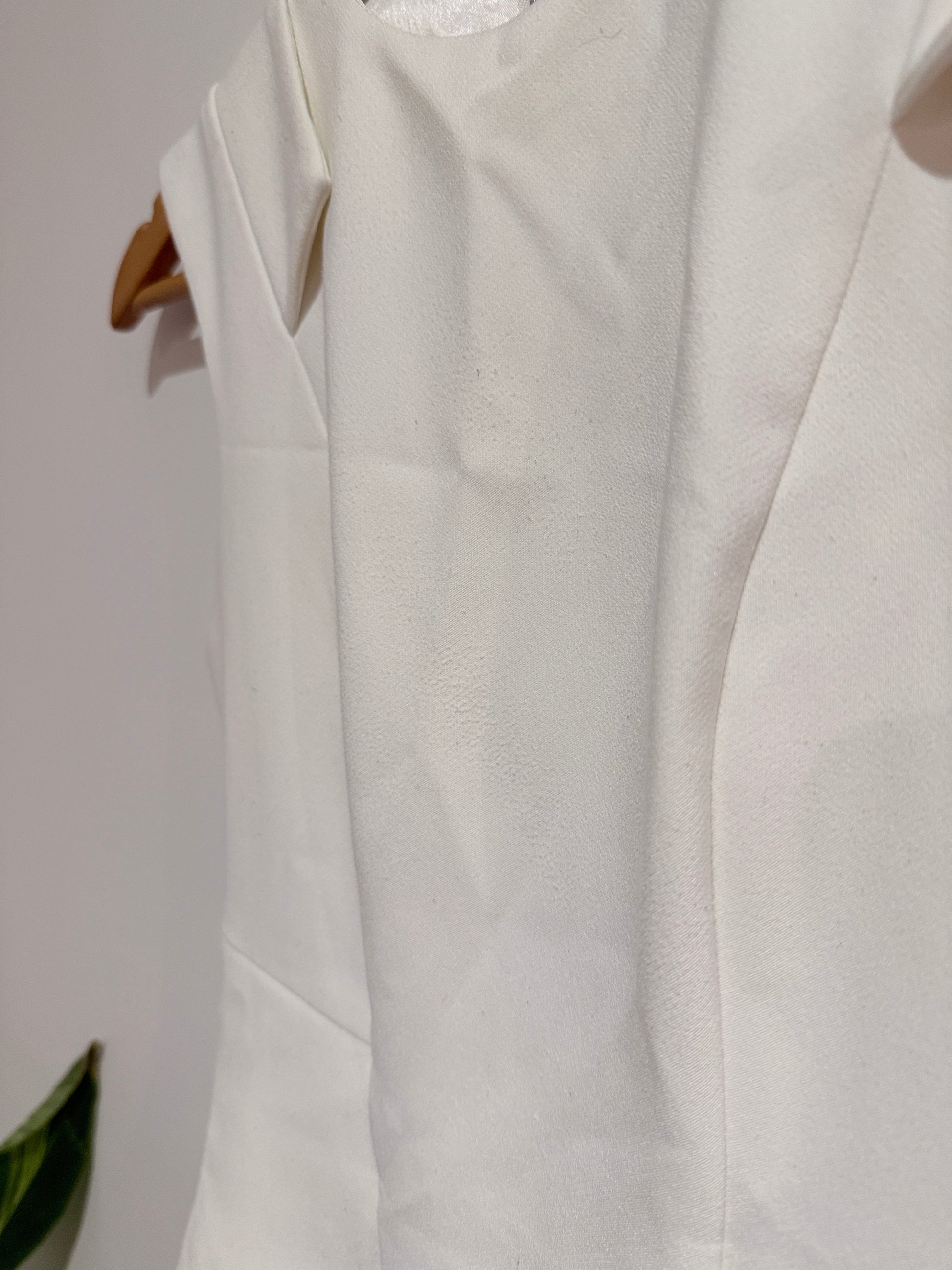 Cue Sleeveless Tailored Dress Size 6