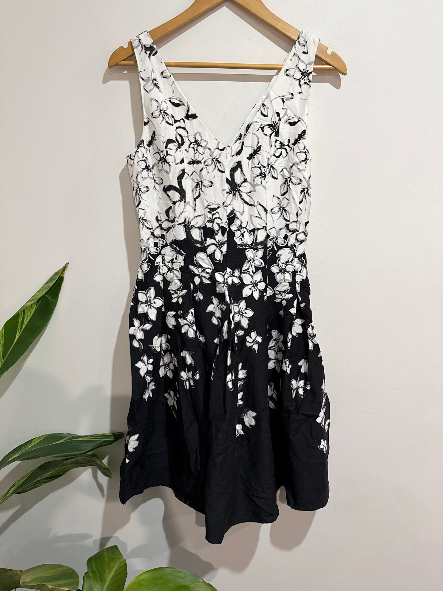 Capture Fit & Flare Sleeveless Dress Size 8