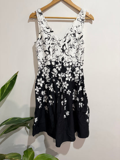Capture Fit & Flare Sleeveless Dress Size 8