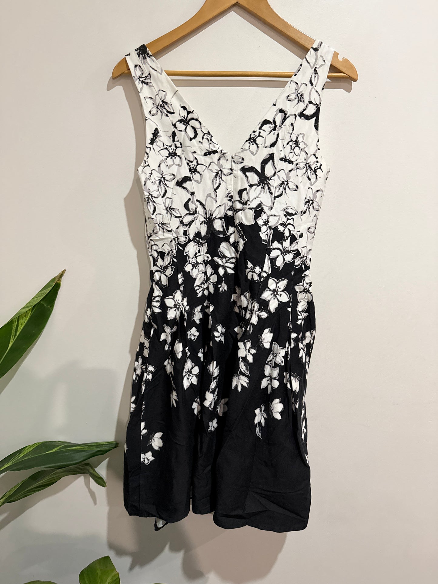 Capture Fit & Flare Sleeveless Dress Size 8