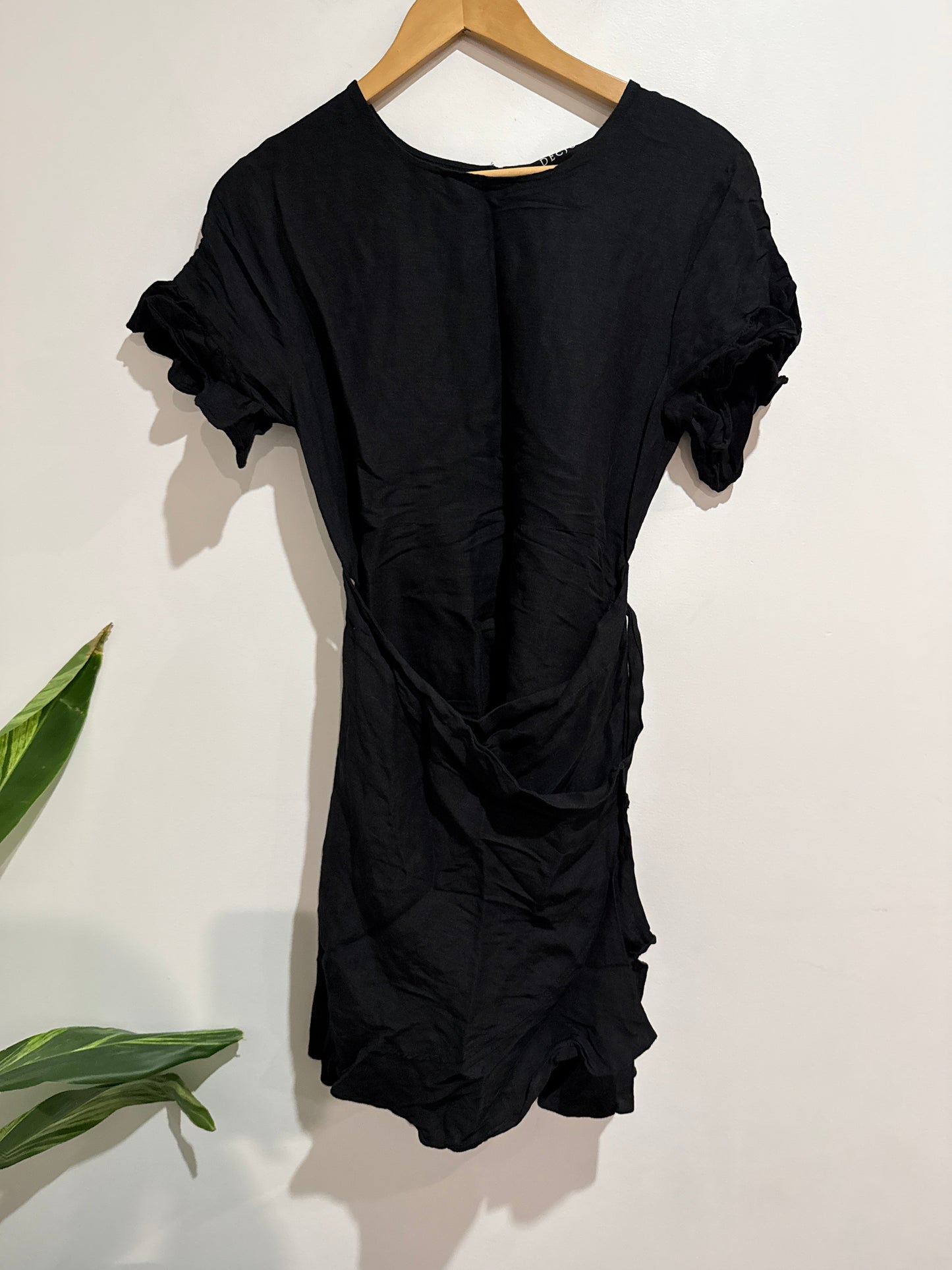 Decjuba Ruffle Dress Size 8