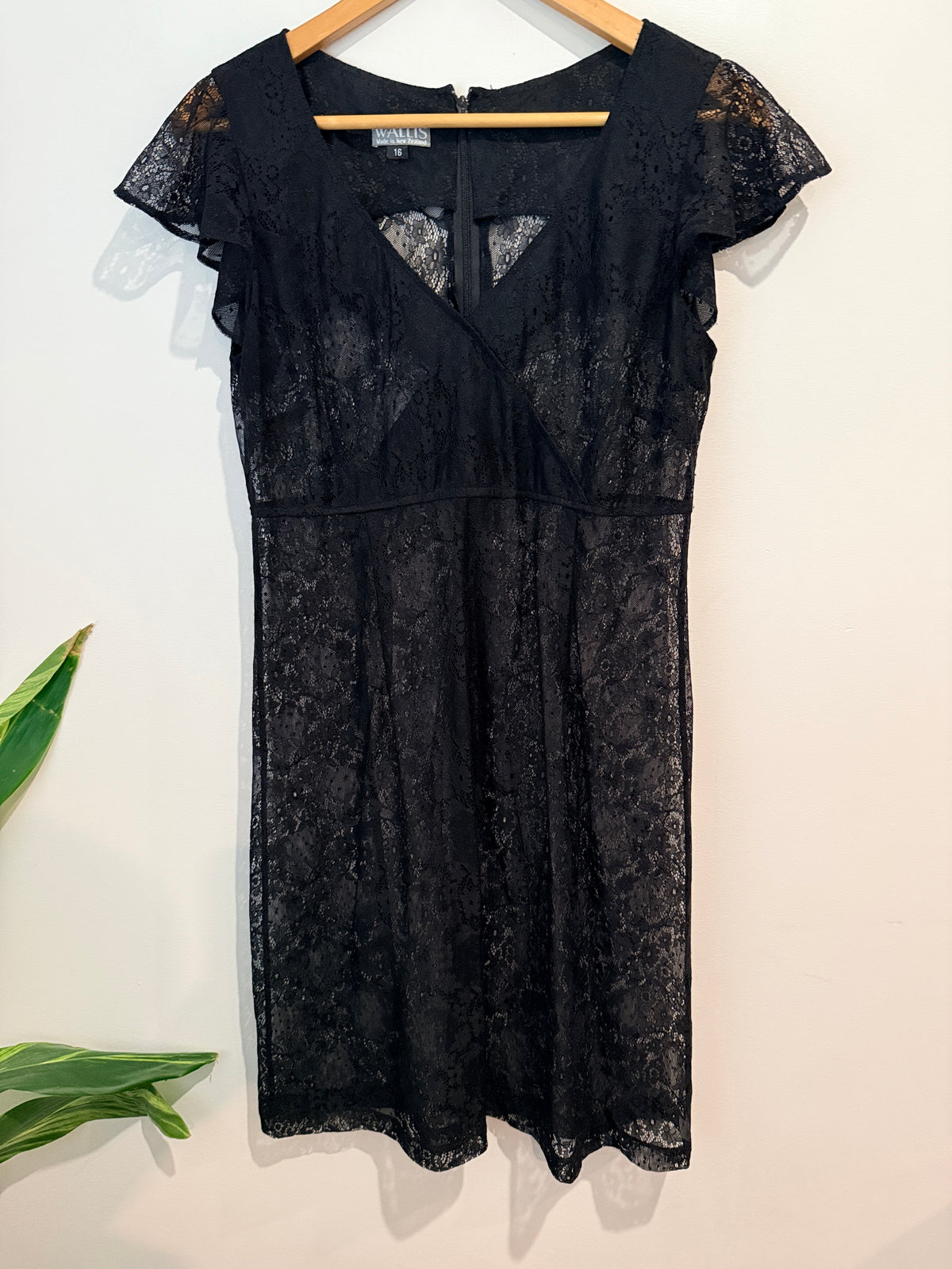 Wallis (NZ Made) Stretch Lace Dress Size 16 | U/Arm to U/Arm 42cm