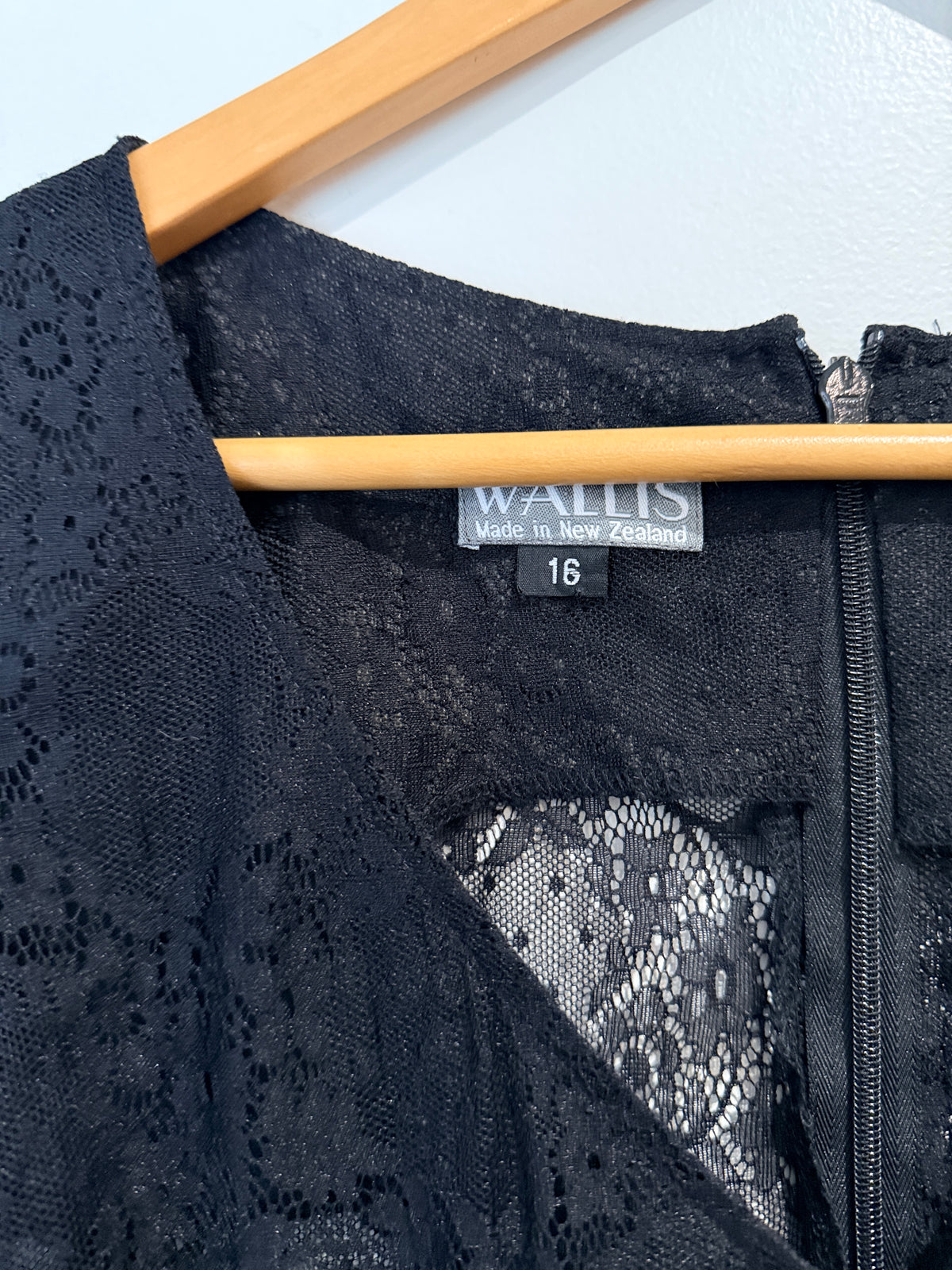 Wallis (NZ Made) Stretch Lace Dress Size 16 | U/Arm to U/Arm 42cm