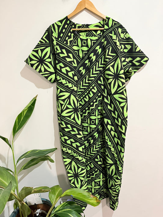 Polynesian-style Dress Size U/Arm to U/Arm 61cm