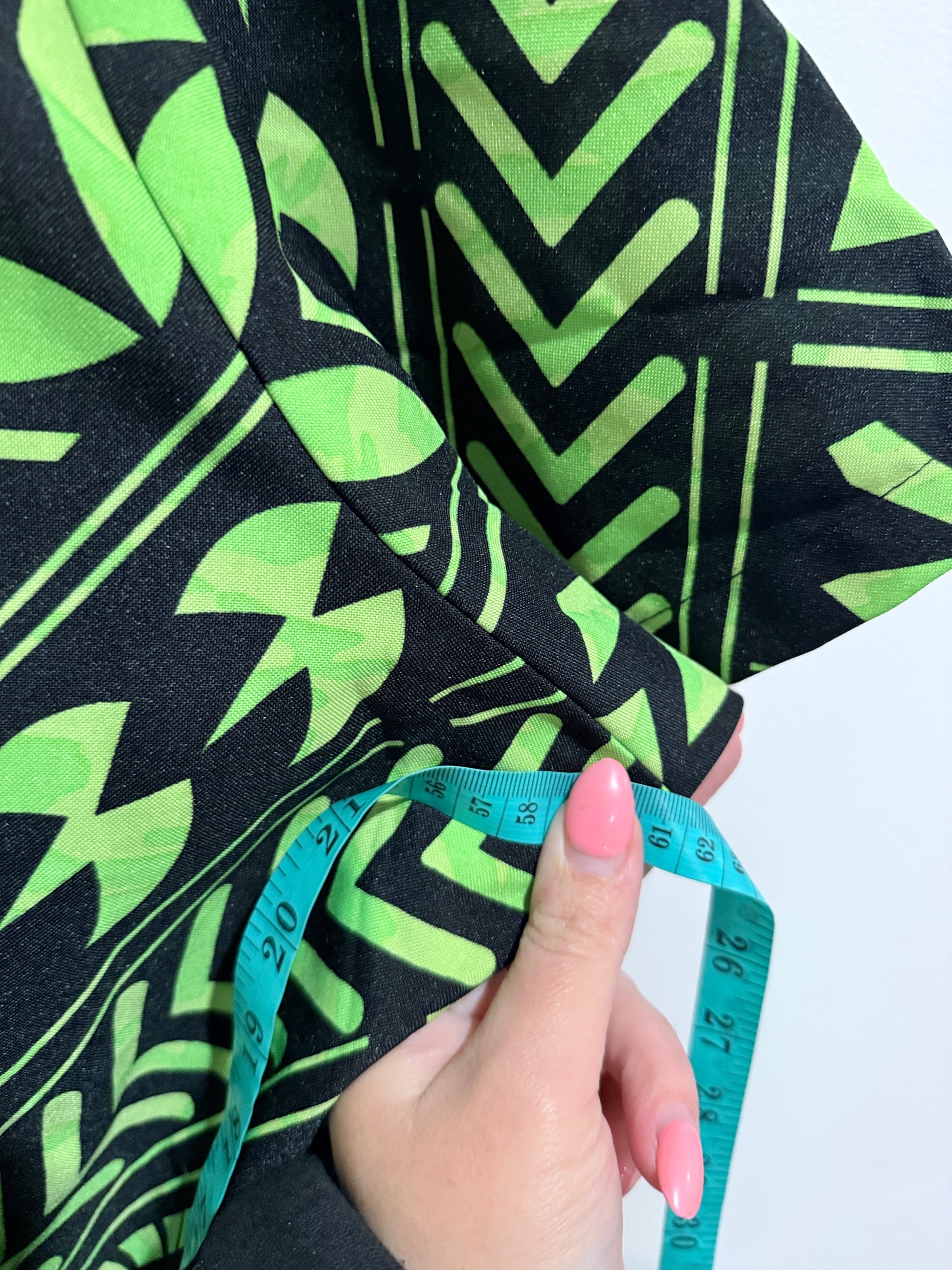 Polynesian-style Dress Size U/Arm to U/Arm 61cm