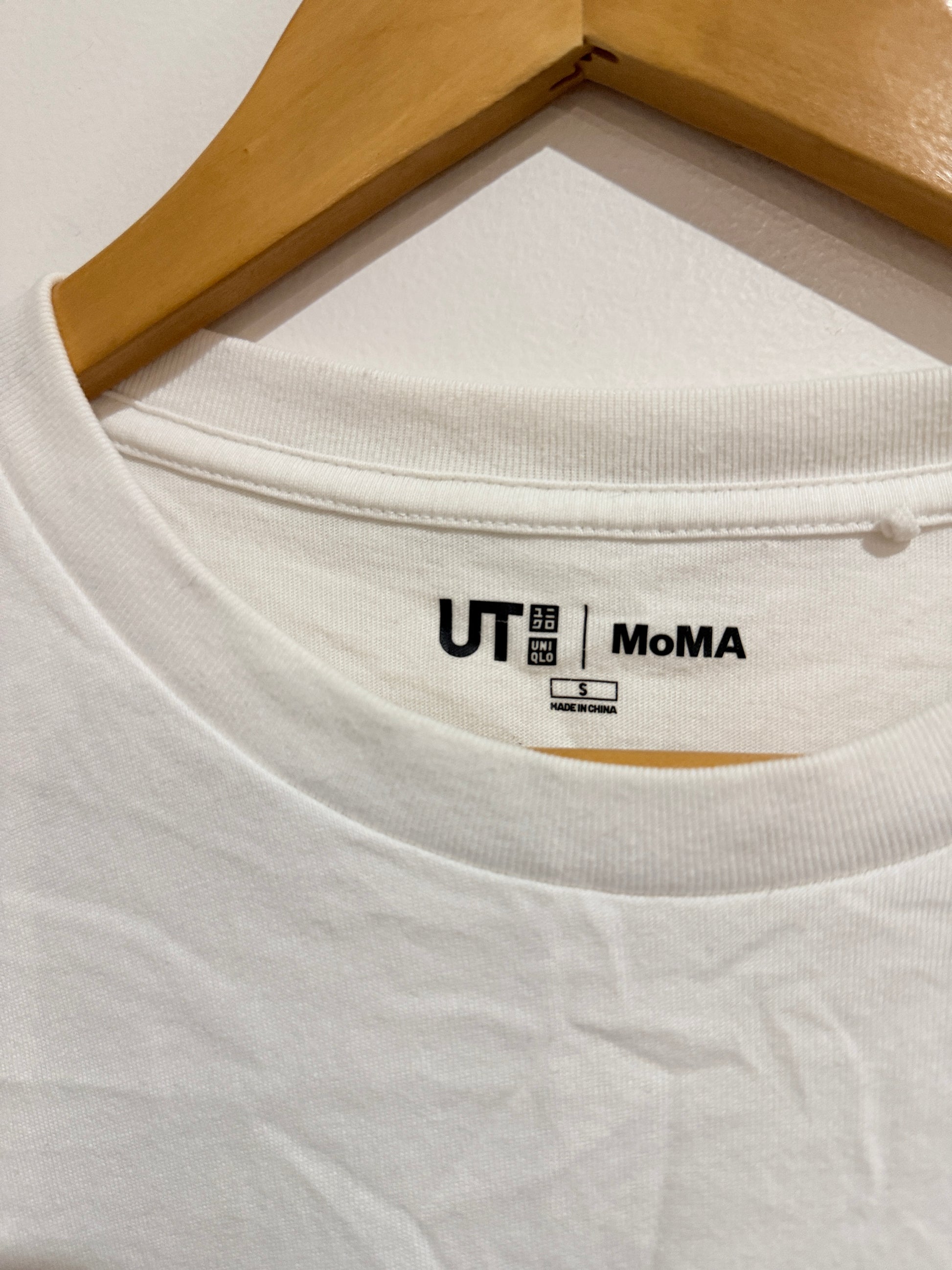 Uniqlo Graphic T-shirt Size S