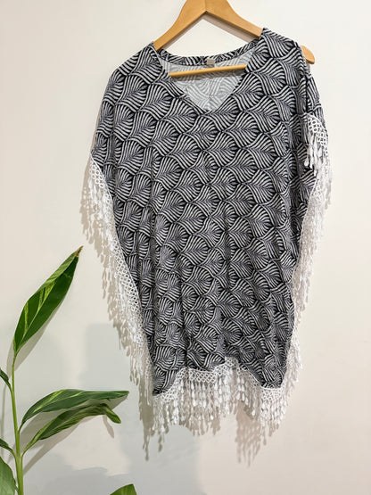 Brand Unknown Poncho Top Size U/Arm to U/Arm 64cm